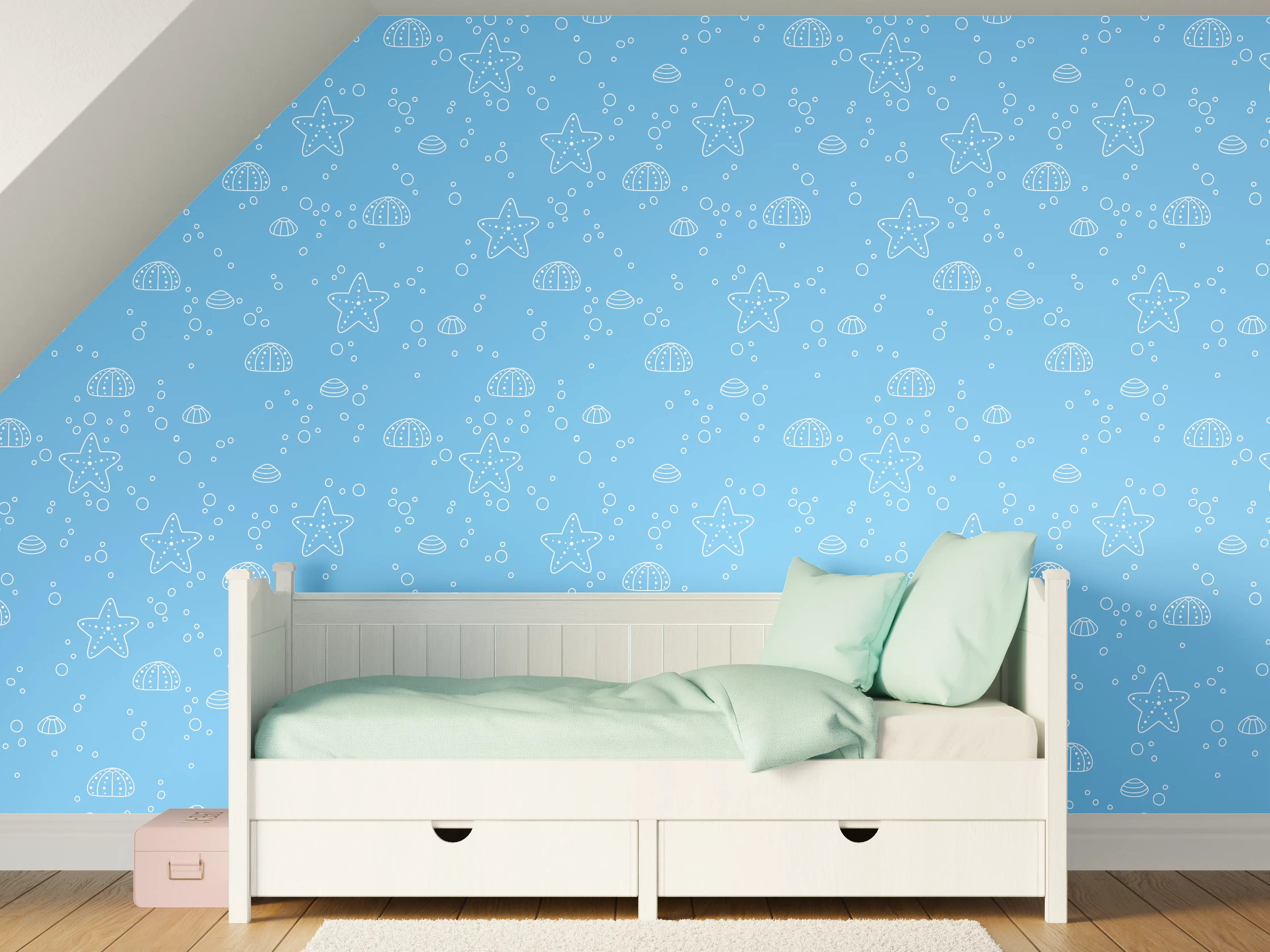 Kinderzimmer Wandgestaltung - Heller blauer Hintergrund mit Stern- und Muschelmustern