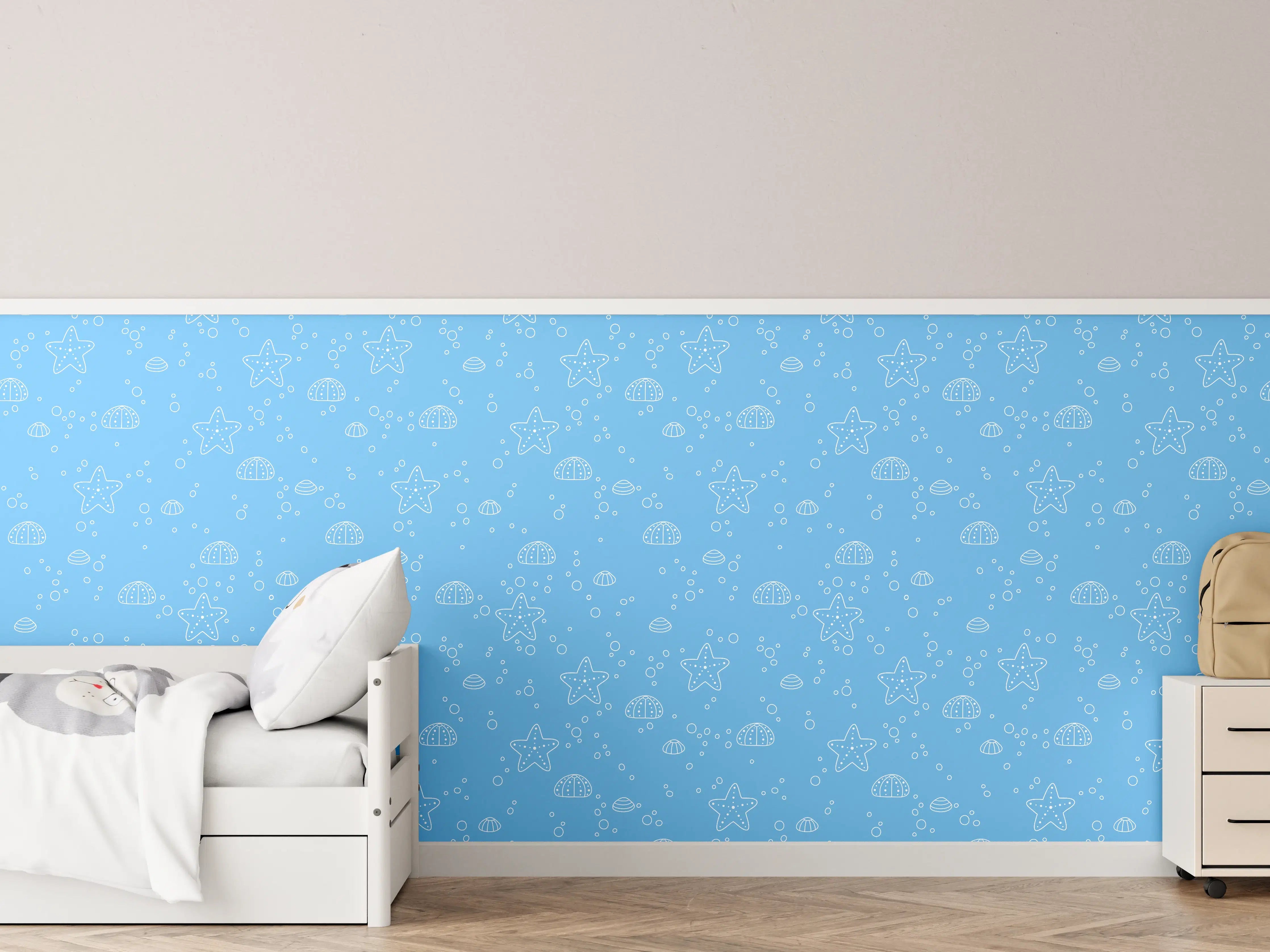 Kinderzimmer Wandgestaltung - Heller blauer Hintergrund mit Stern- und Muschelmustern