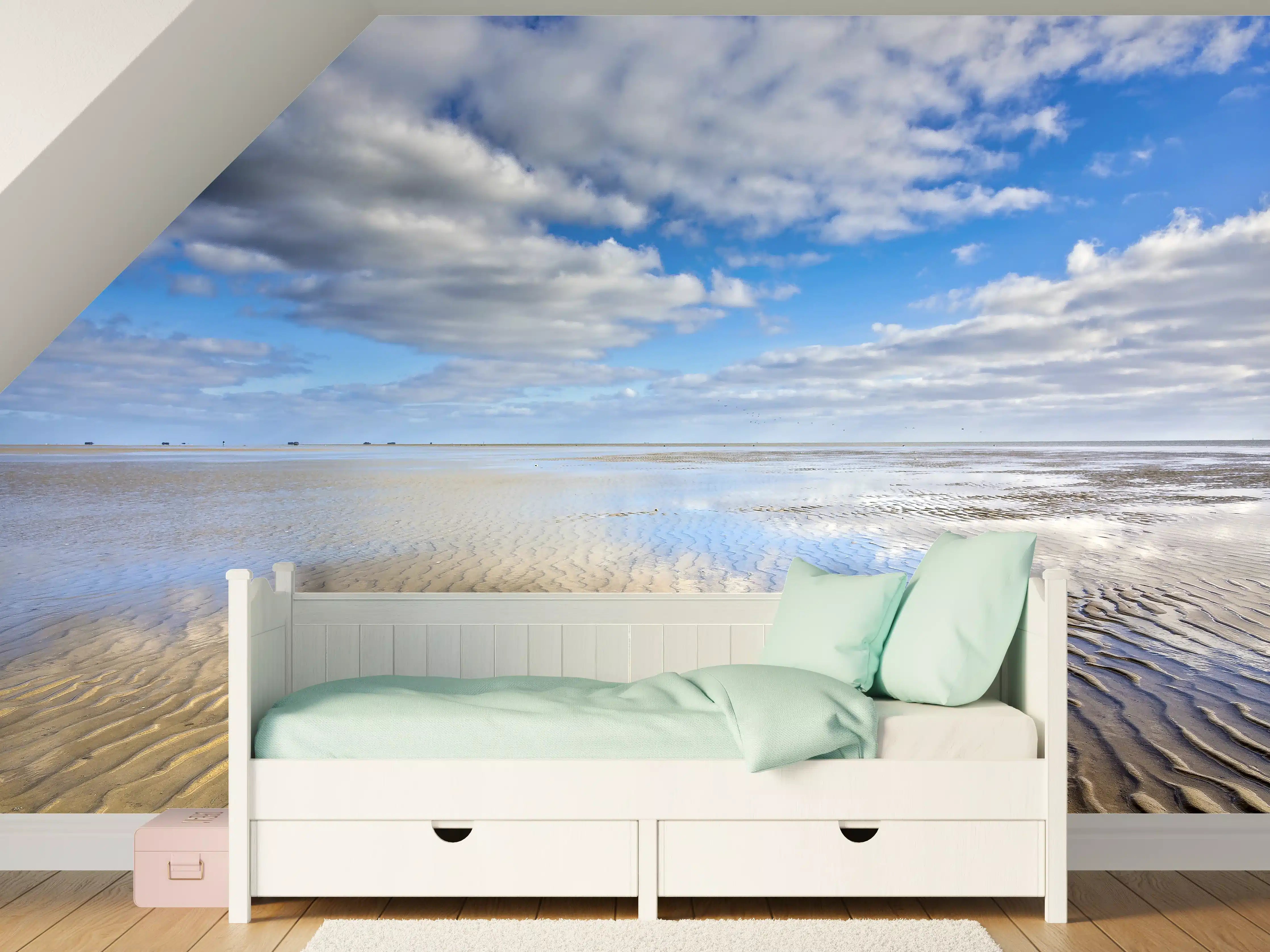Kinderzimmer Wandgestaltung - Himmel über Watt mit Wolken und Wasserreflexion