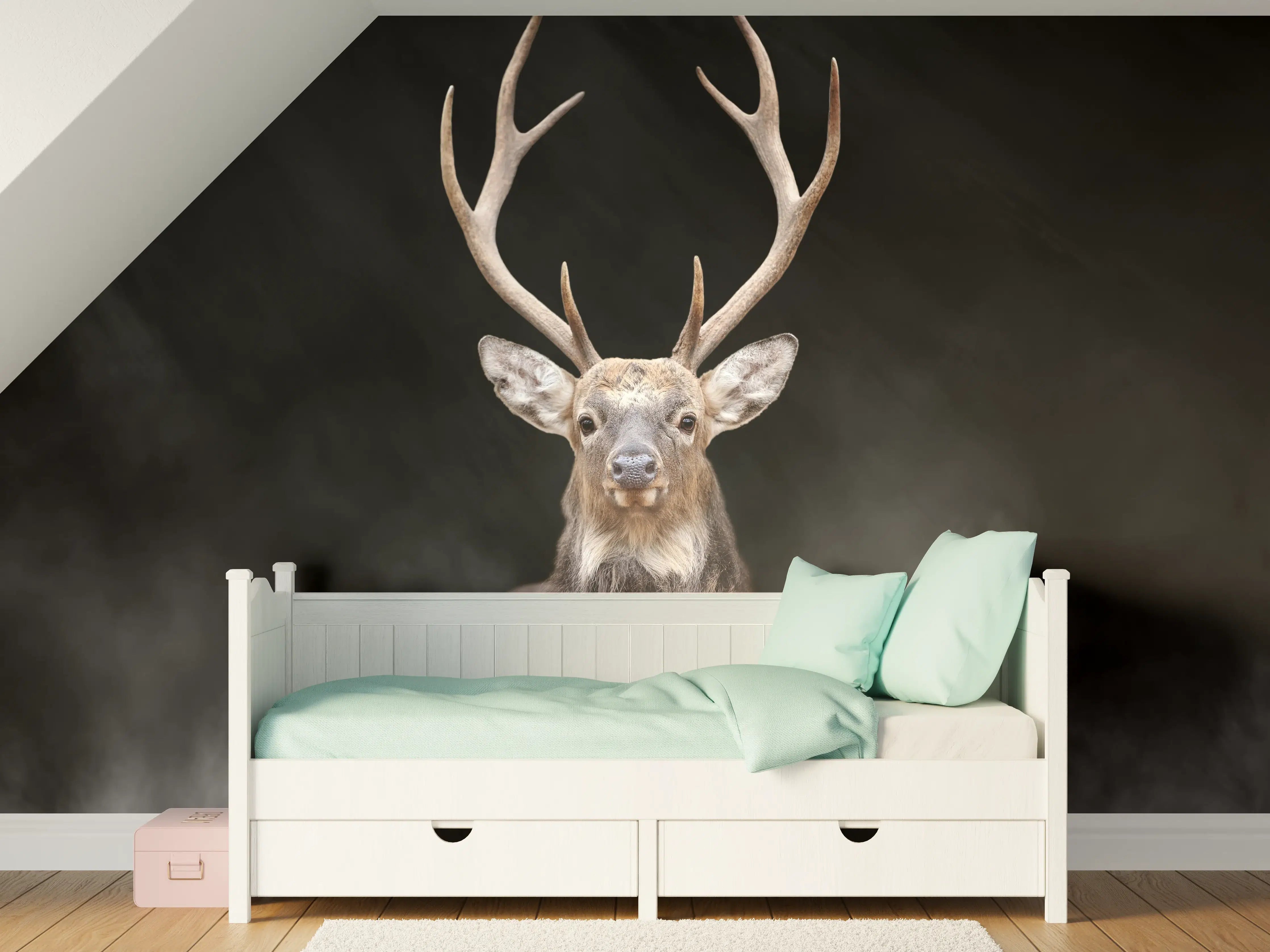 Kinderzimmer Wandgestaltung - Hirsch frontal im Nebel