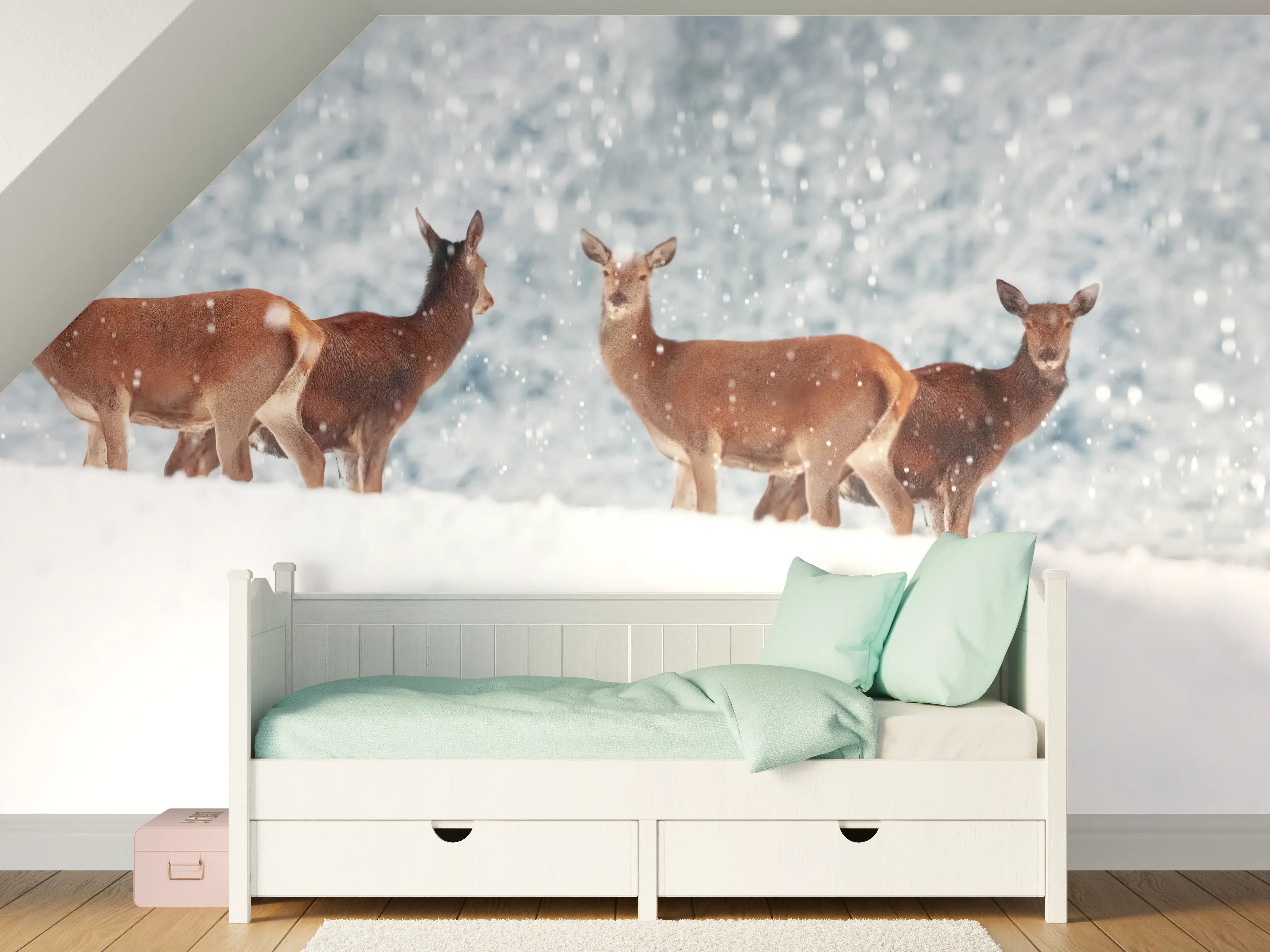 Kinderzimmer Wandgestaltung - Hirsche im weißen Winterpanorama