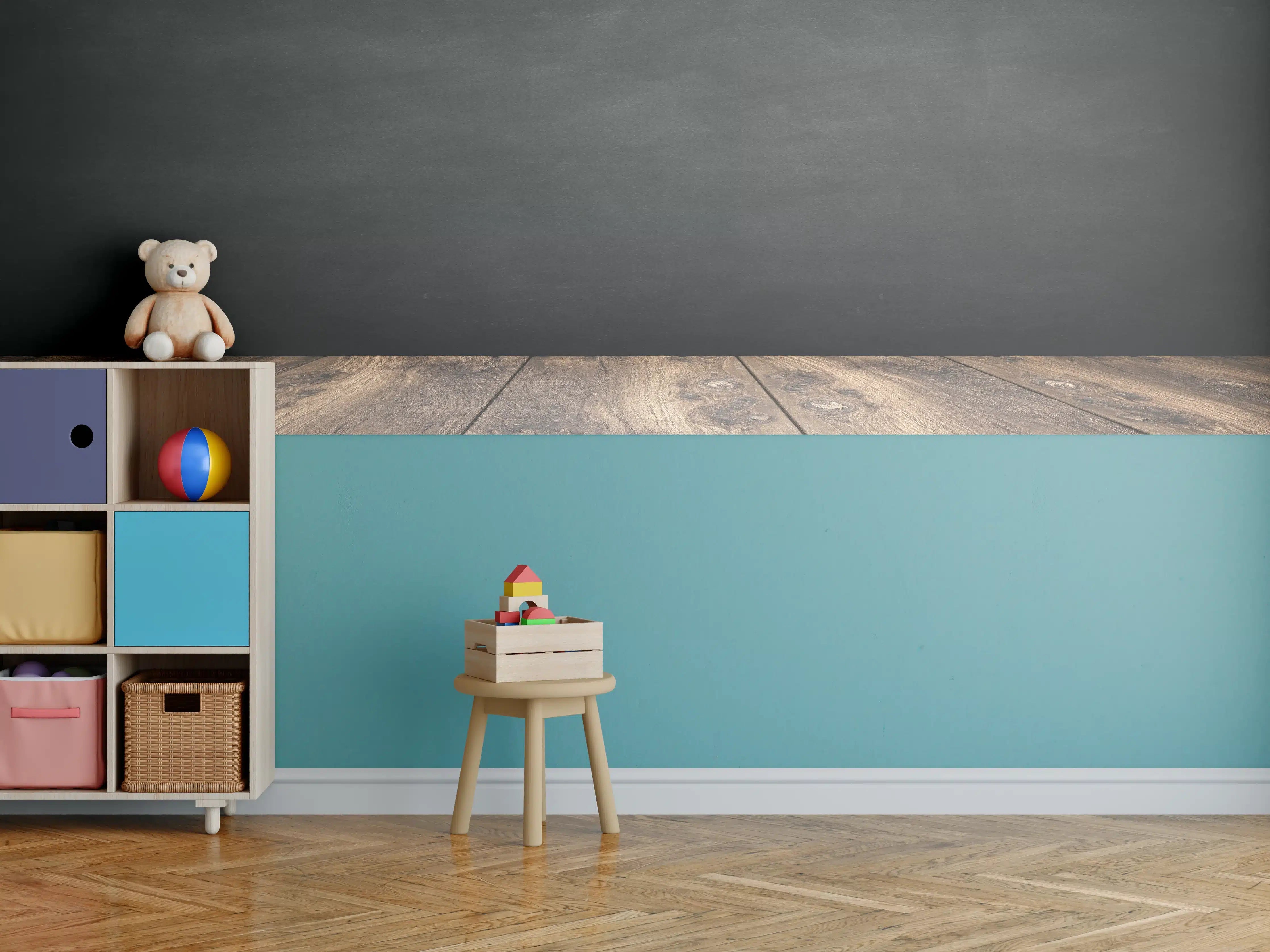 Kinderzimmer Wandgestaltung - Holztisch mit schwarzer Wandtafel