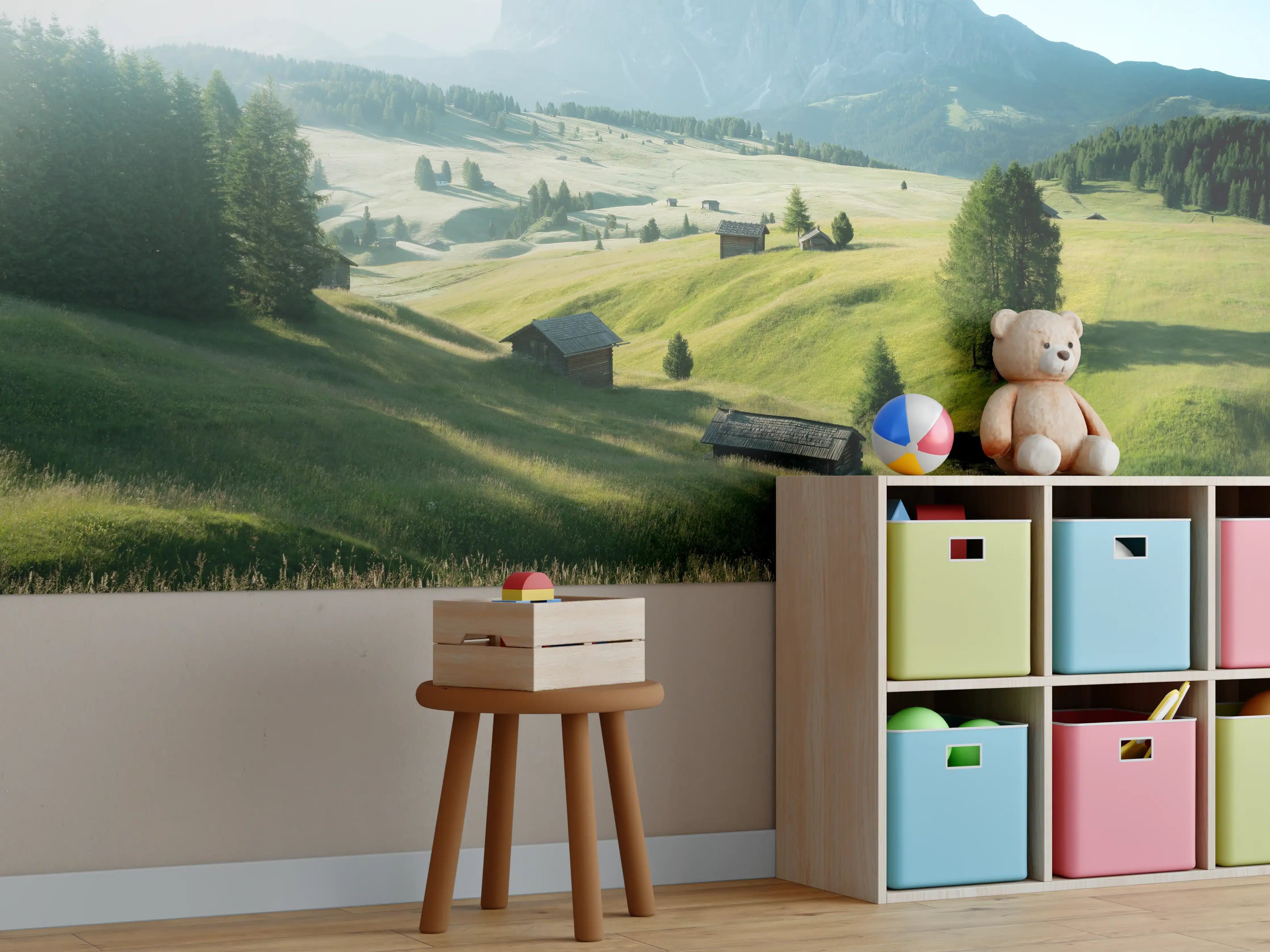 Kinderzimmer Wandgestaltung - Idyllische Berglandschaft mit grünen Hügeln