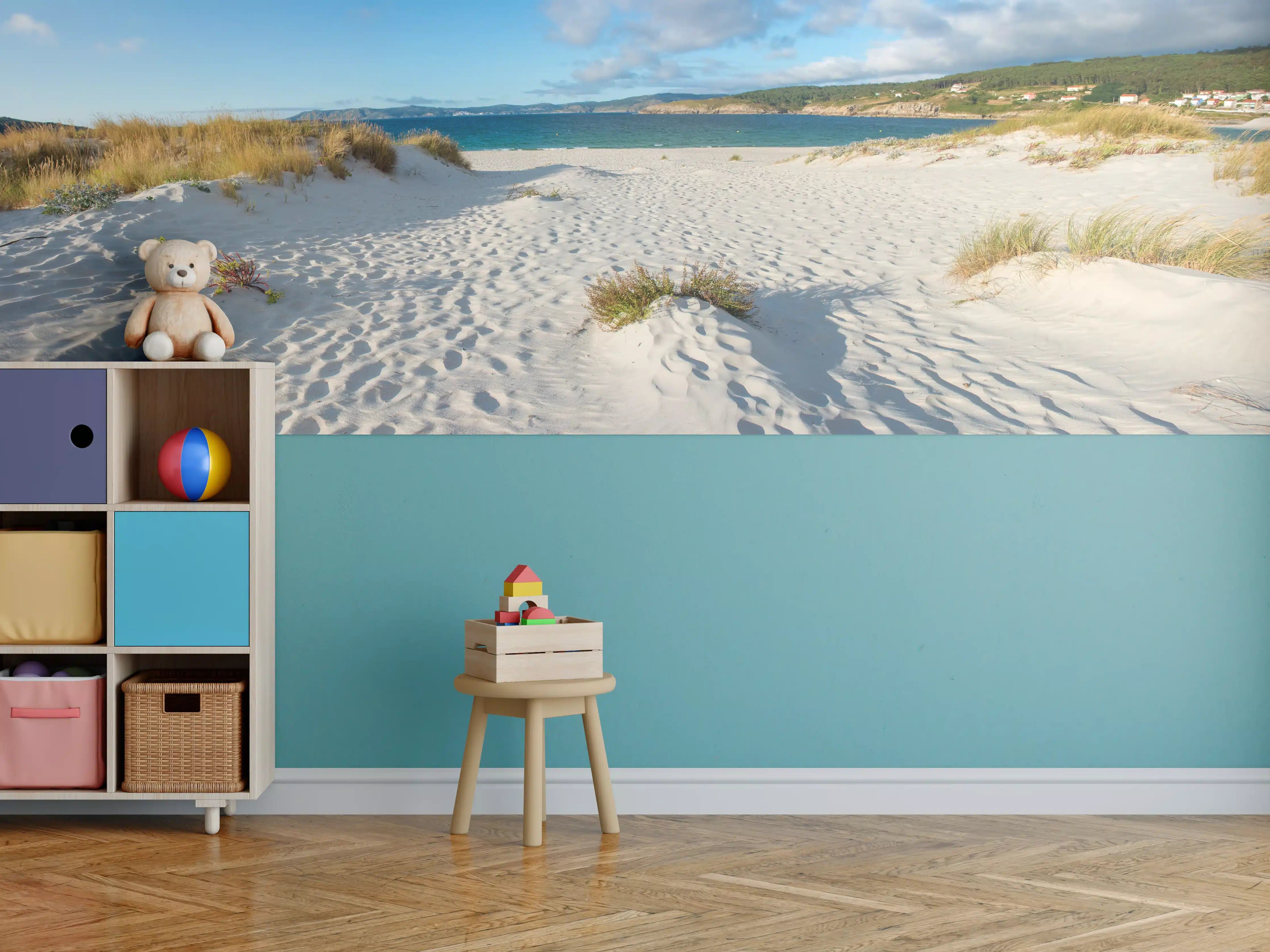 Kinderzimmer Wandgestaltung - Idyllische Strandlandschaft im sanften Weiß-Blau