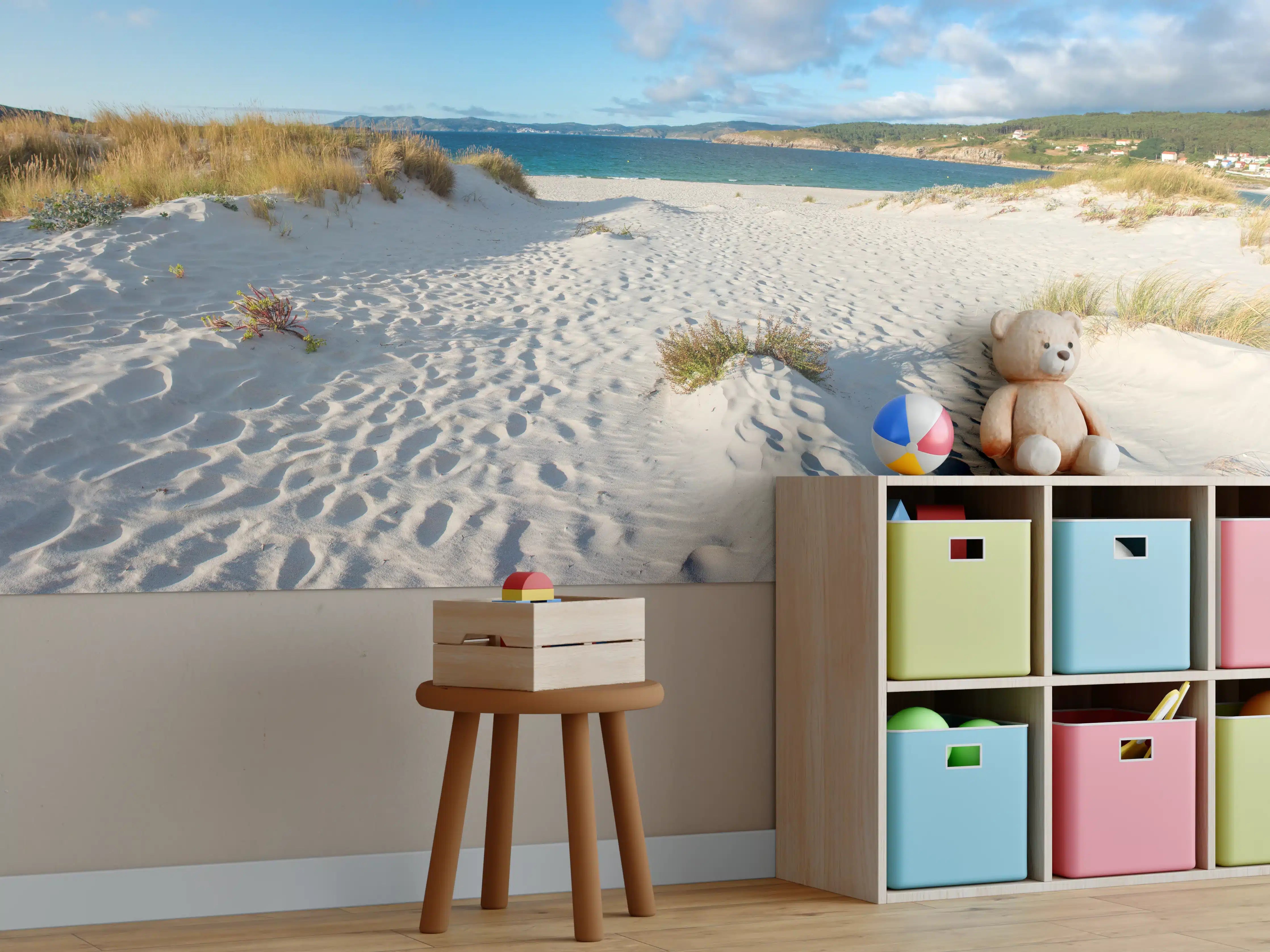 Kinderzimmer Wandgestaltung - Idyllische Strandlandschaft im sanften Weiß-Blau