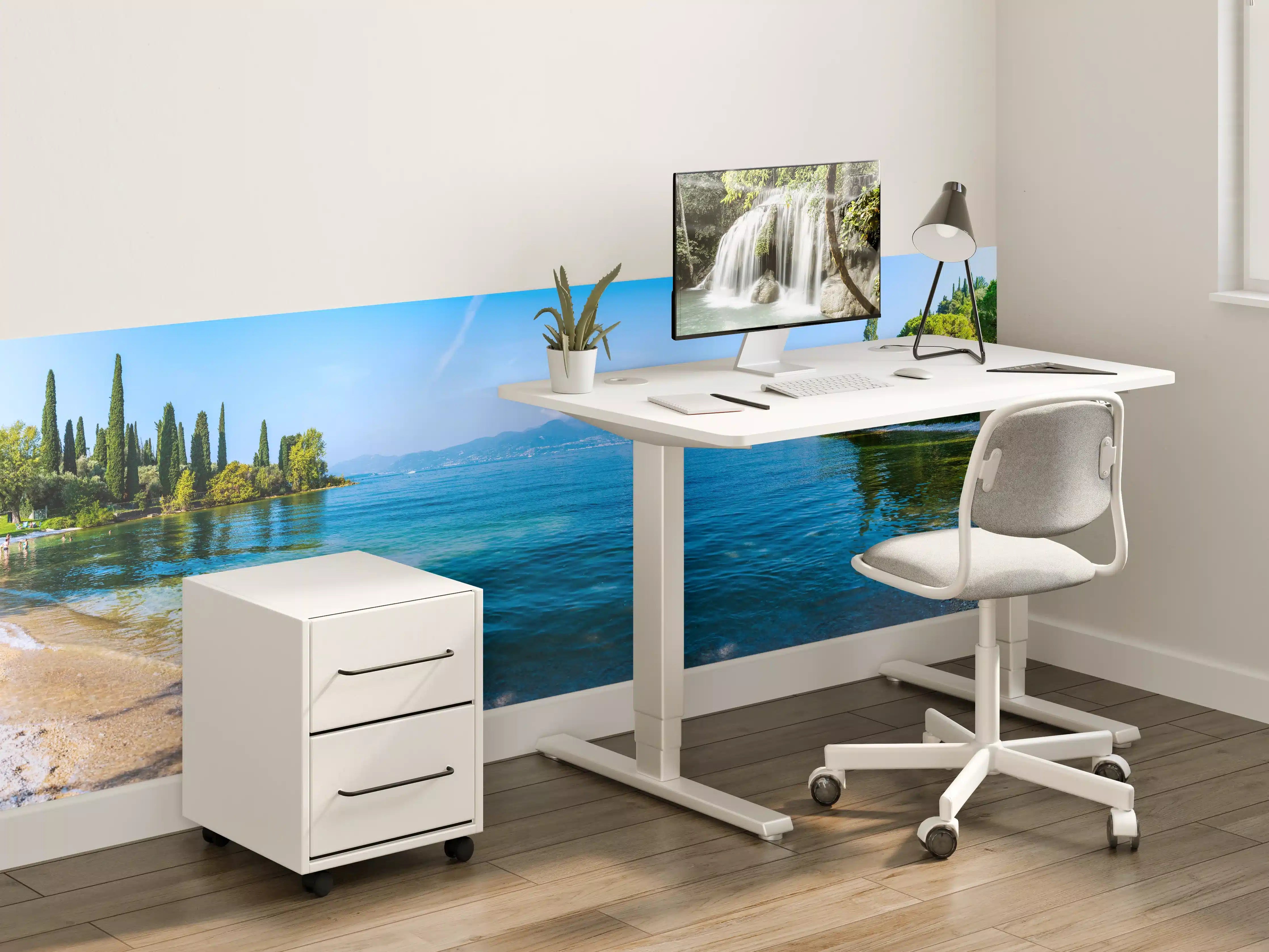 Kinderzimmer Wandgestaltung - Idyllischer See mit Ufer und Panorama