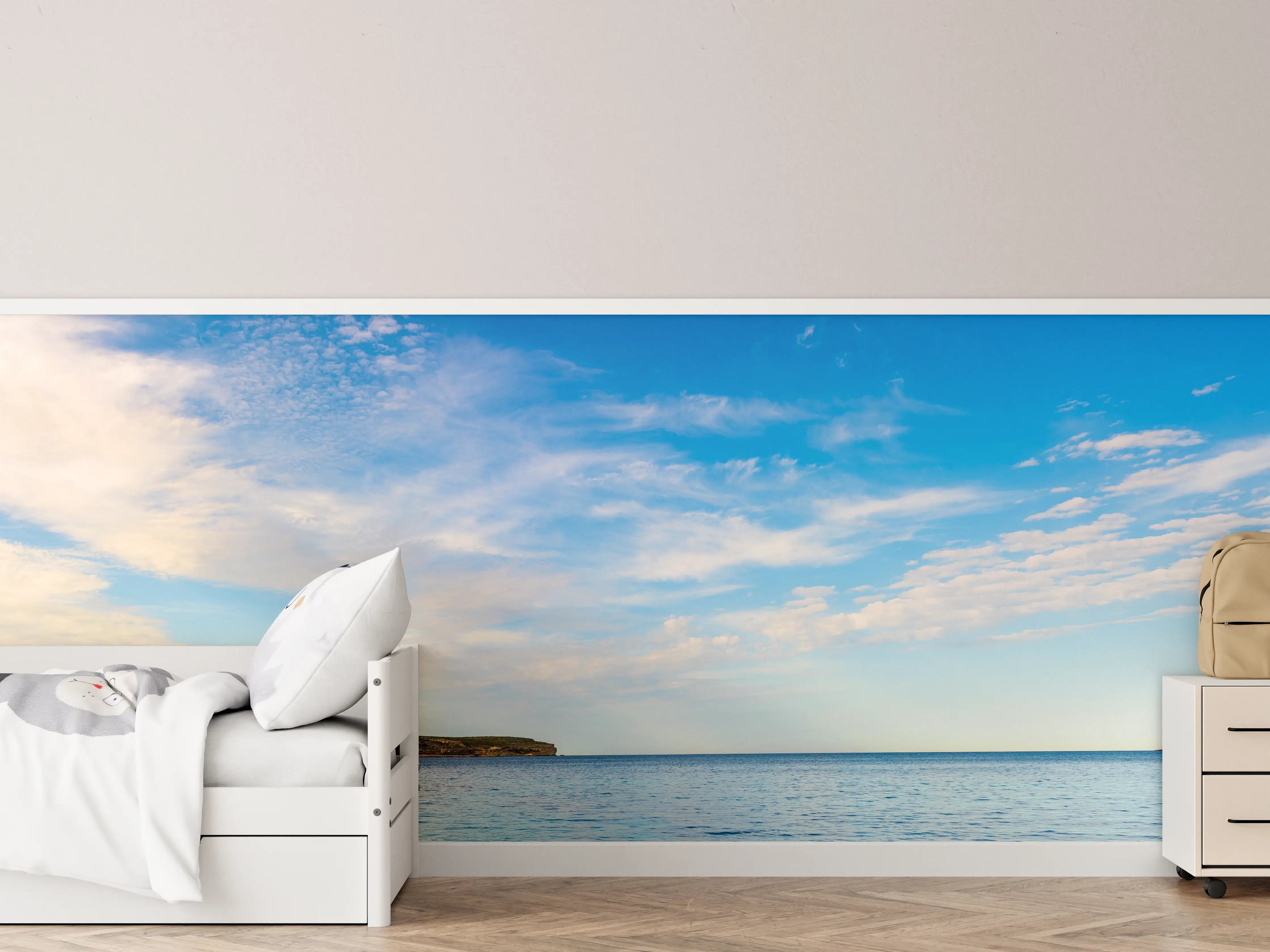 Kinderzimmer Wandgestaltung - Idyllischer blauer Meereshorizont mit Wolken