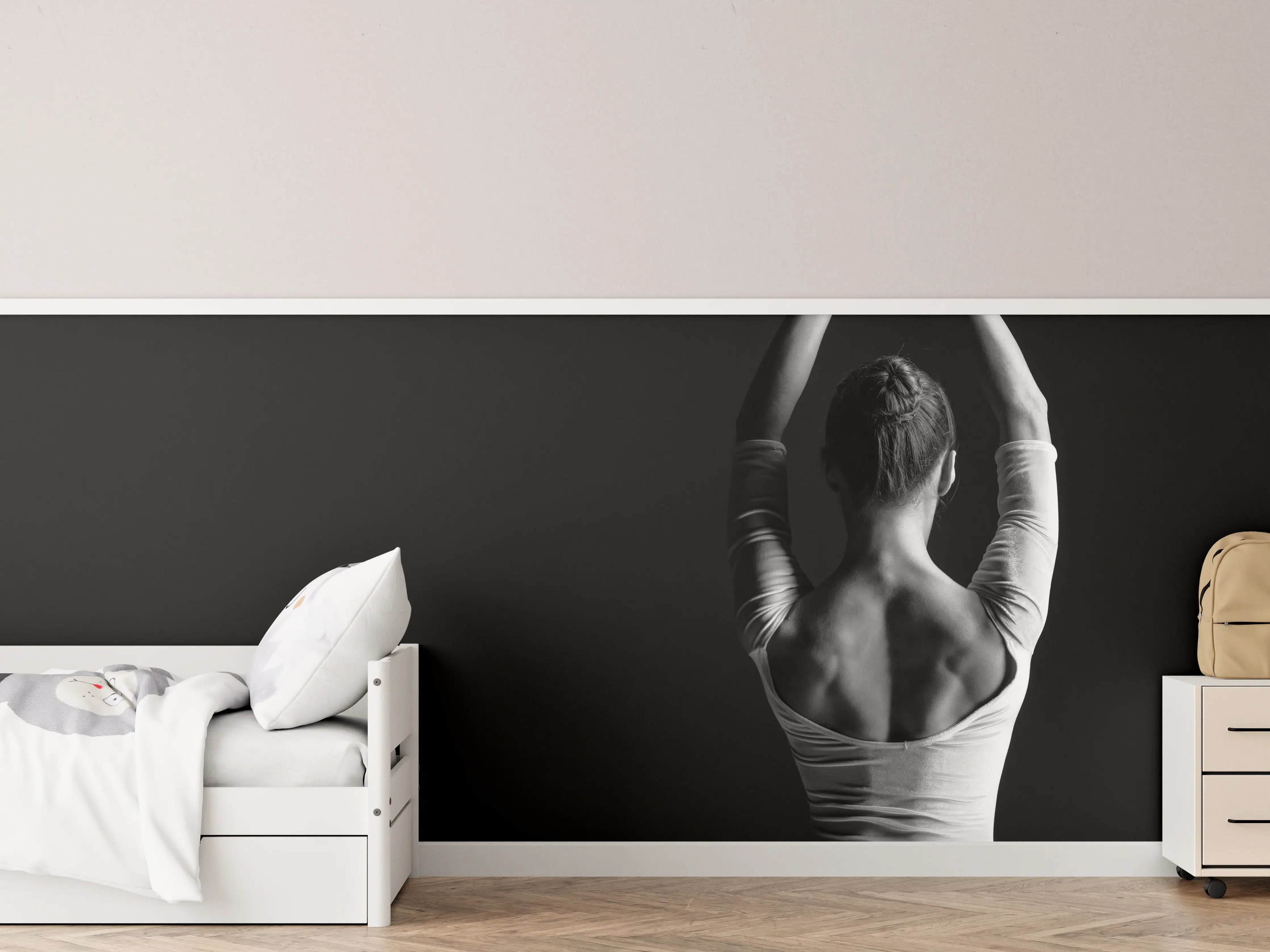 Kinderzimmer Wandgestaltung - Junge posierende Ballerina