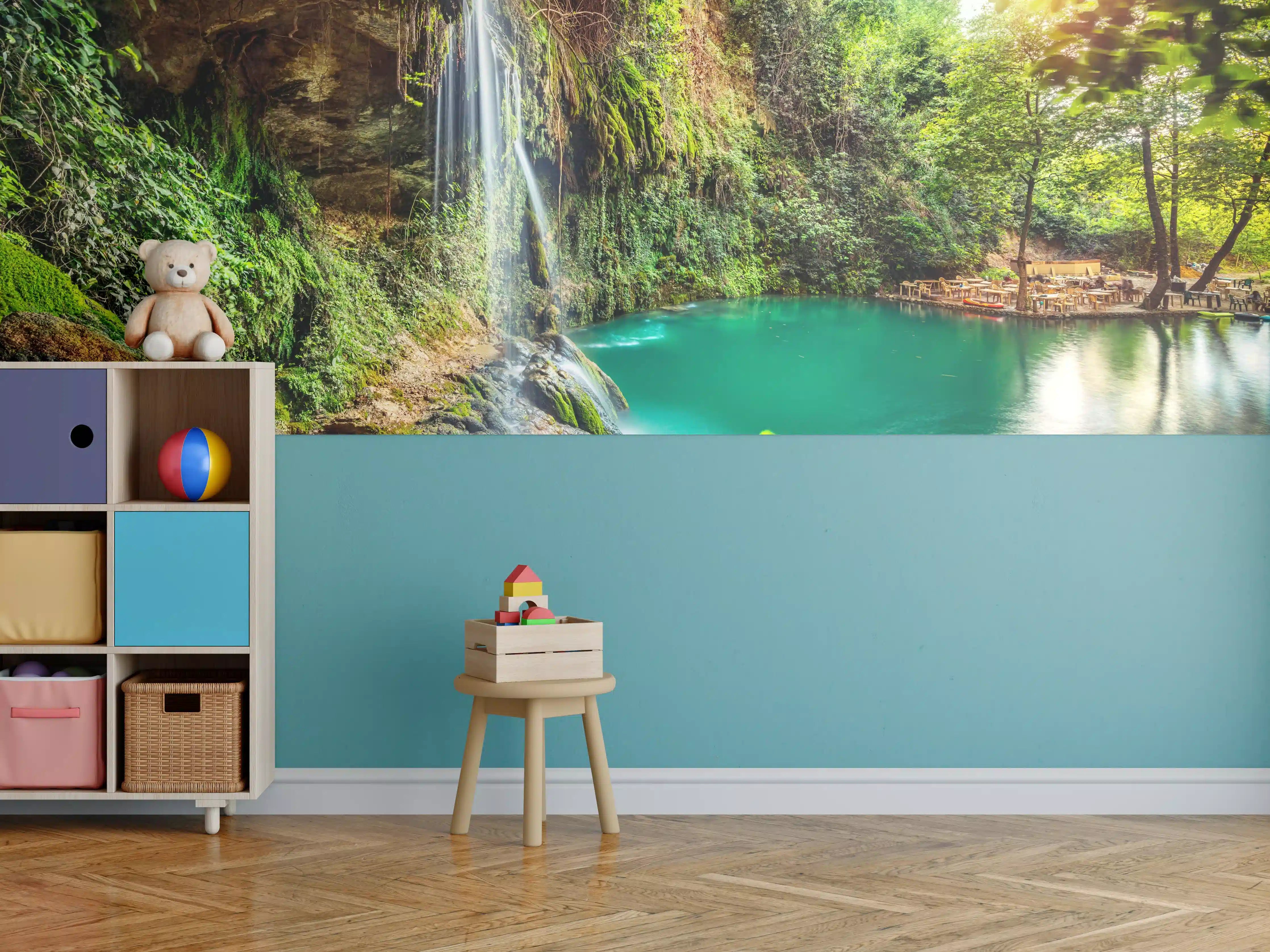 Kinderzimmer Wandgestaltung - Kaskade mit klarem Bach im Libanon