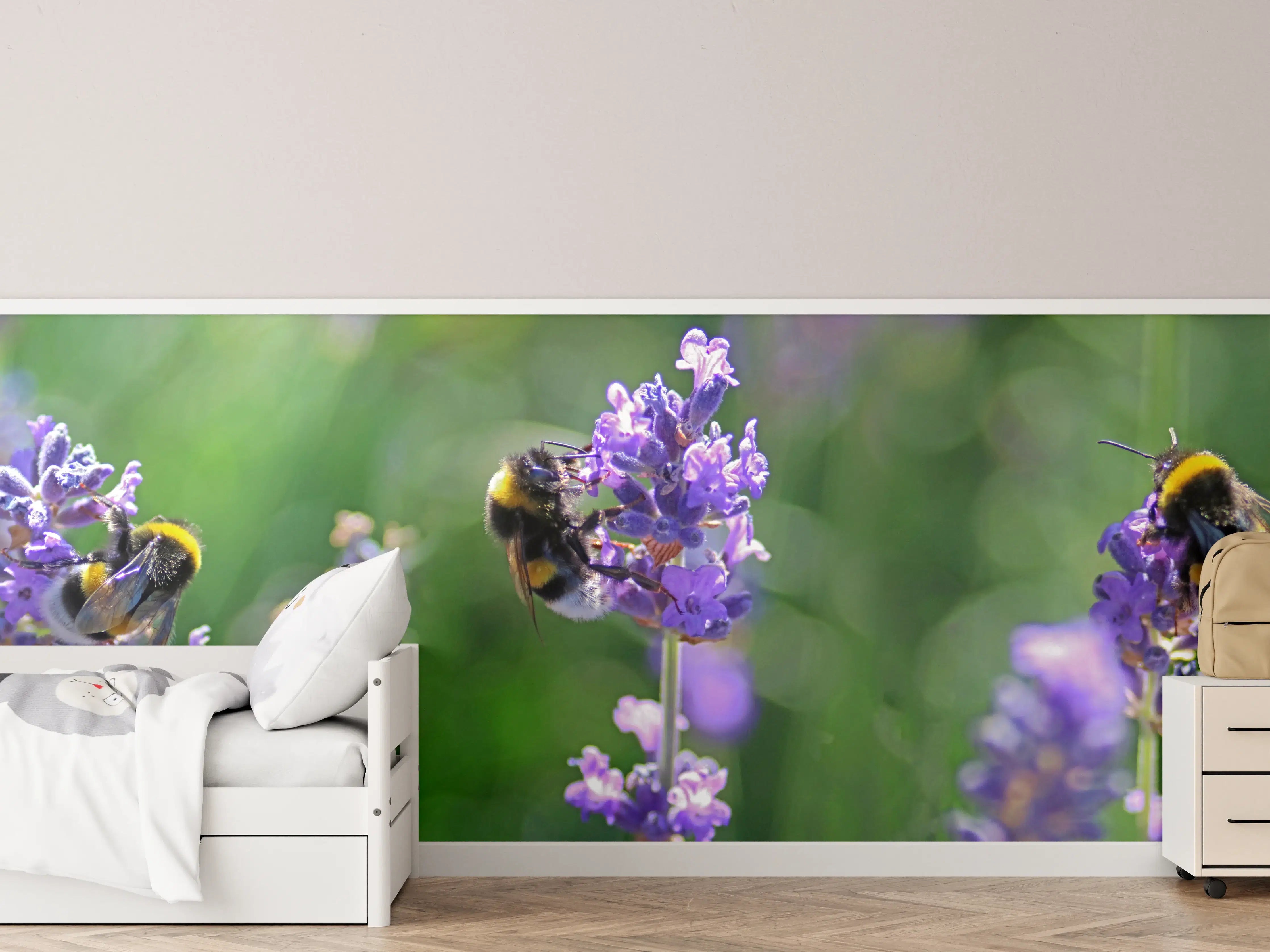 Kinderzimmer Wandgestaltung - Lavendelblüten mit Hummeln