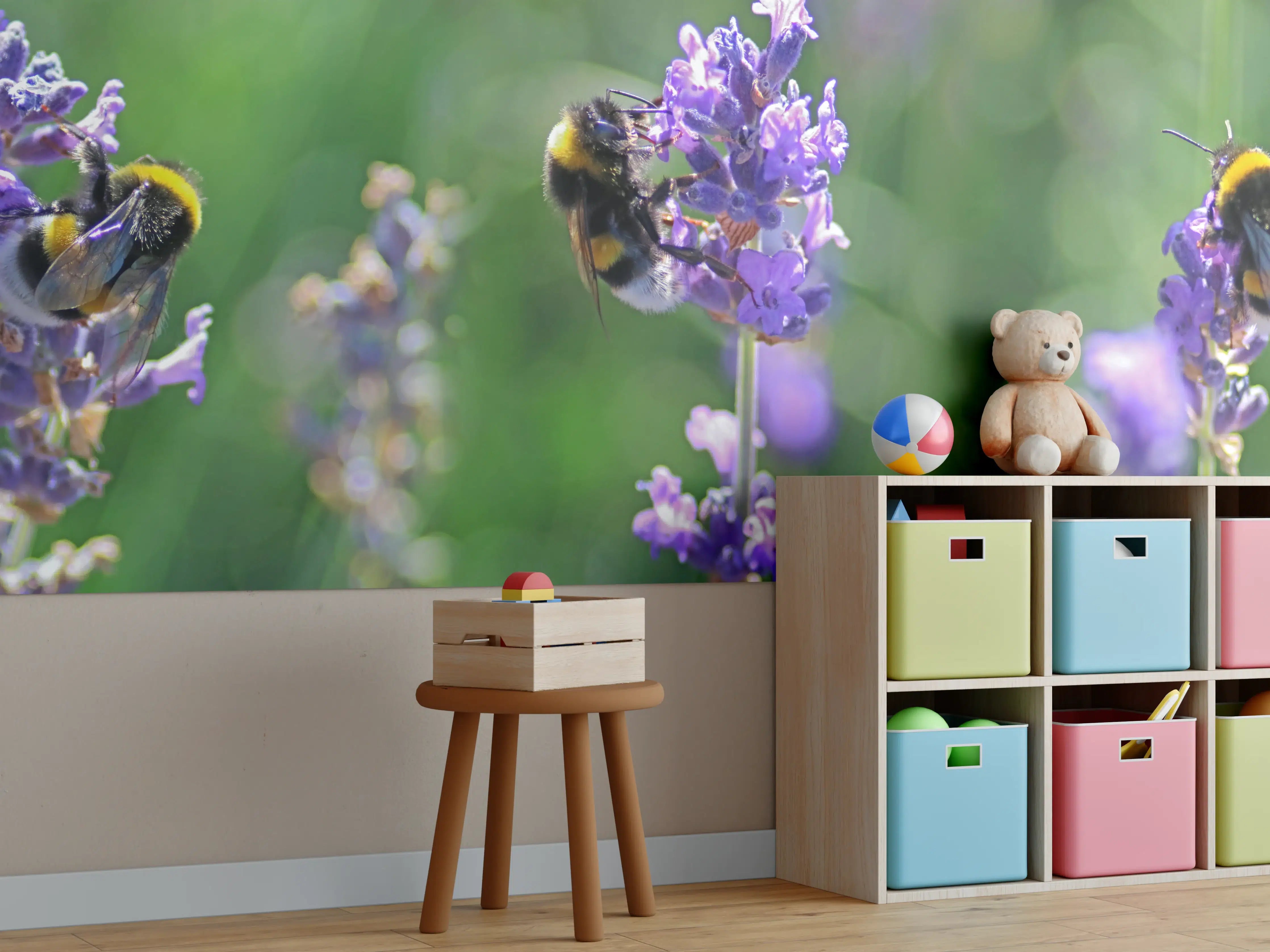 Kinderzimmer Wandgestaltung - Lavendelblüten mit Hummeln