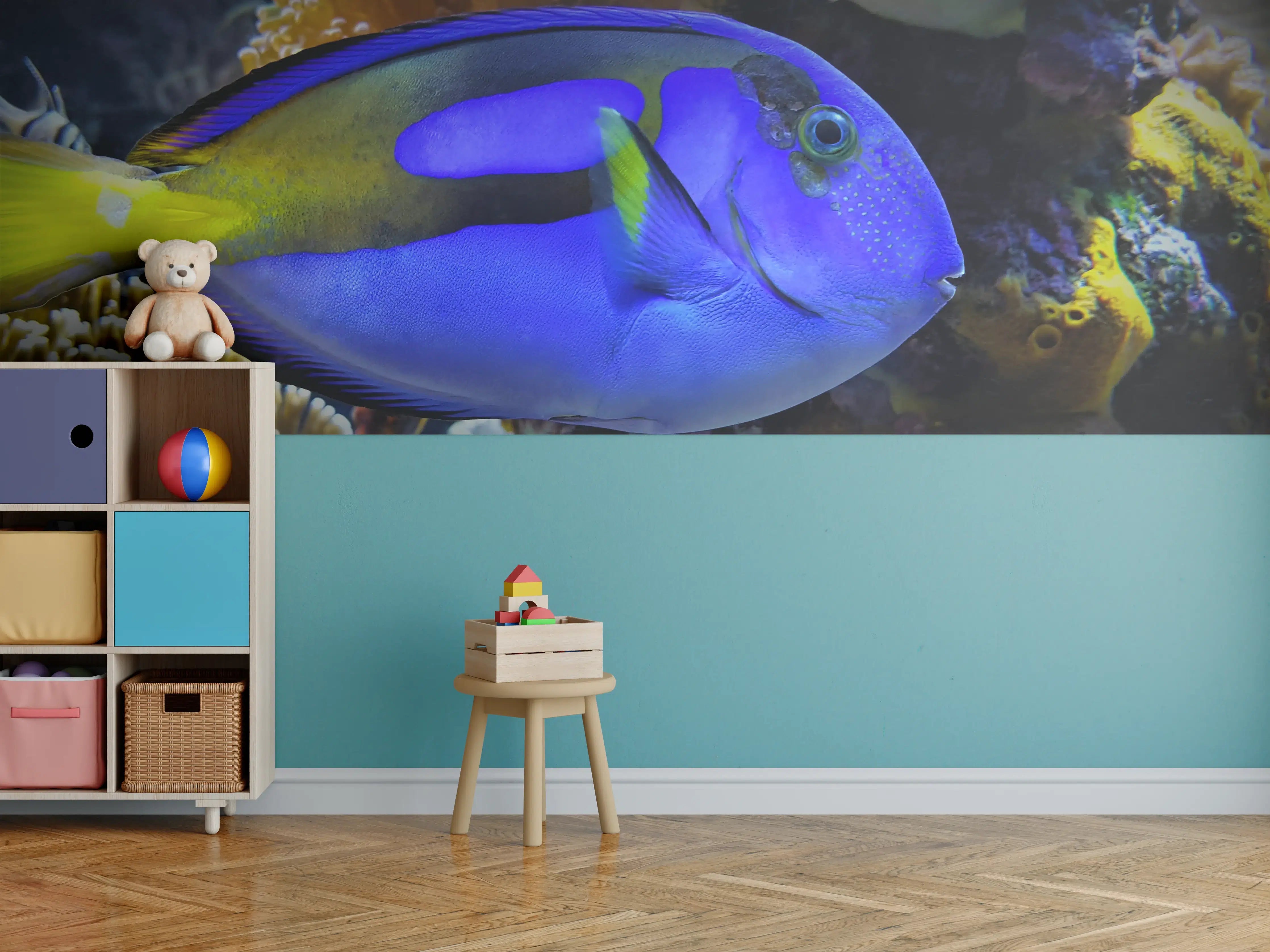 Kinderzimmer Wandgestaltung - Leuchtender blauer Fisch unter Wasser