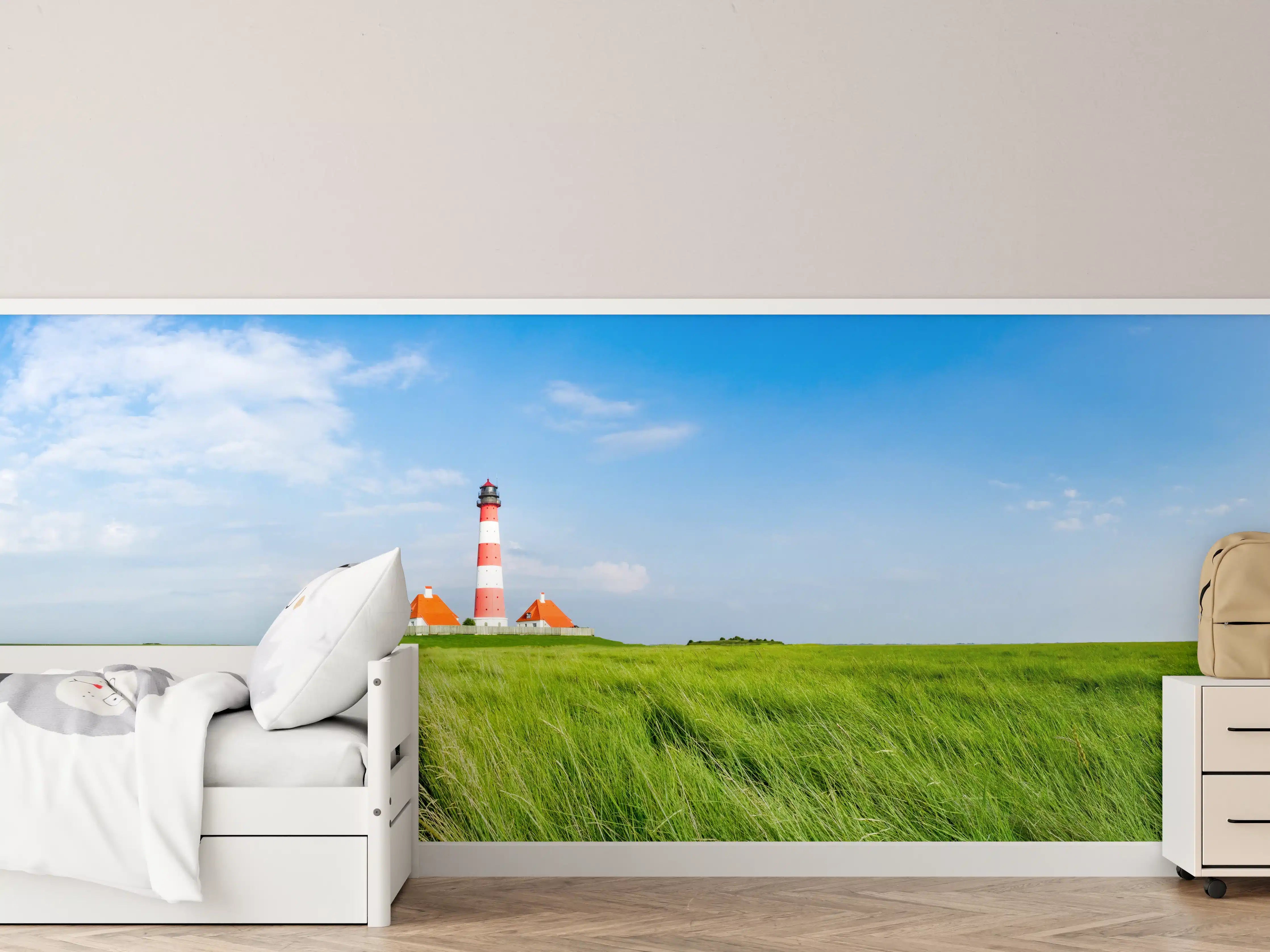 Kinderzimmer Wandgestaltung - Leuchtturm in der grünen Landschaft