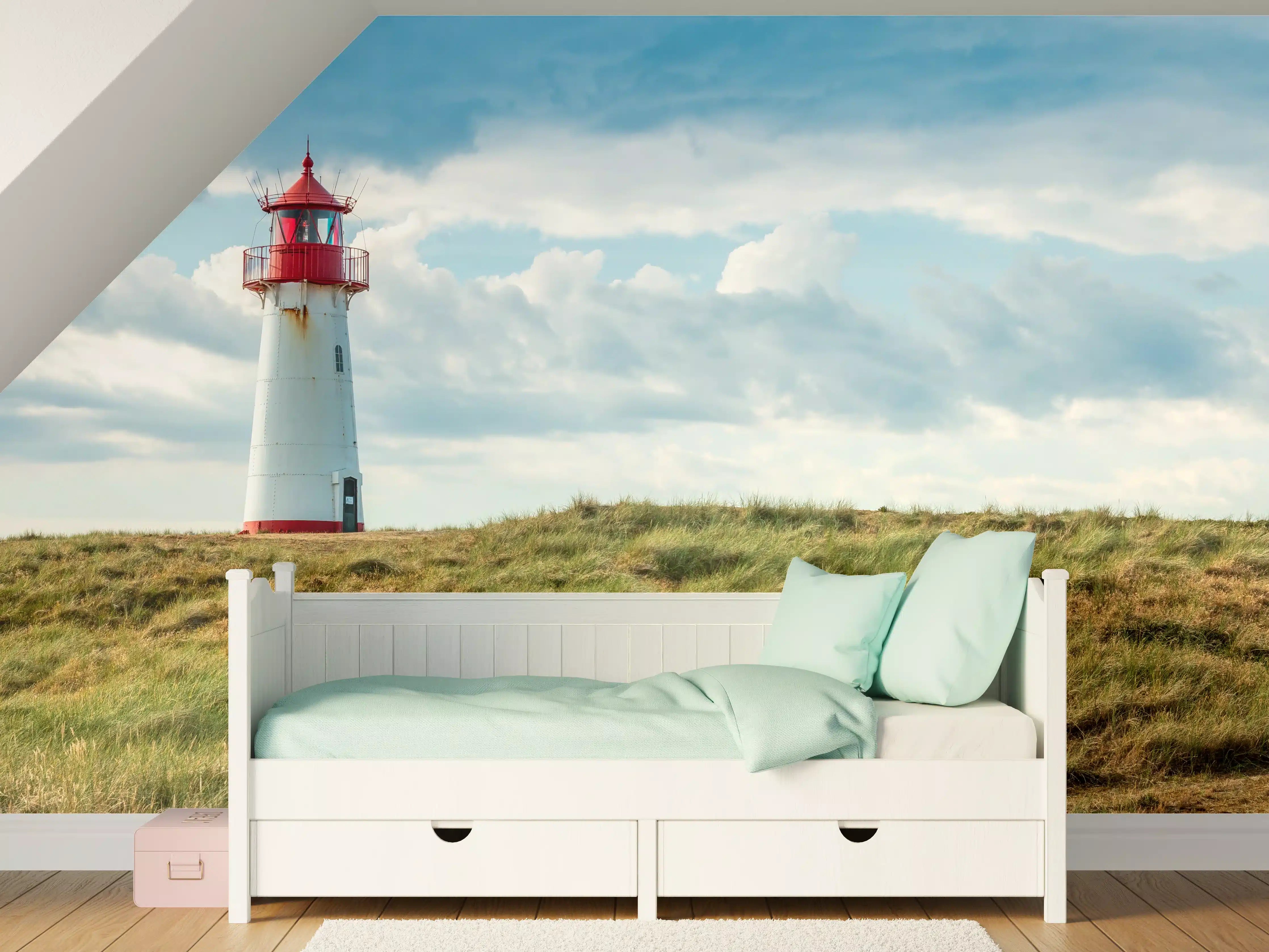 Kinderzimmer Wandgestaltung - Leuchtturm vor dramatischem Himmel