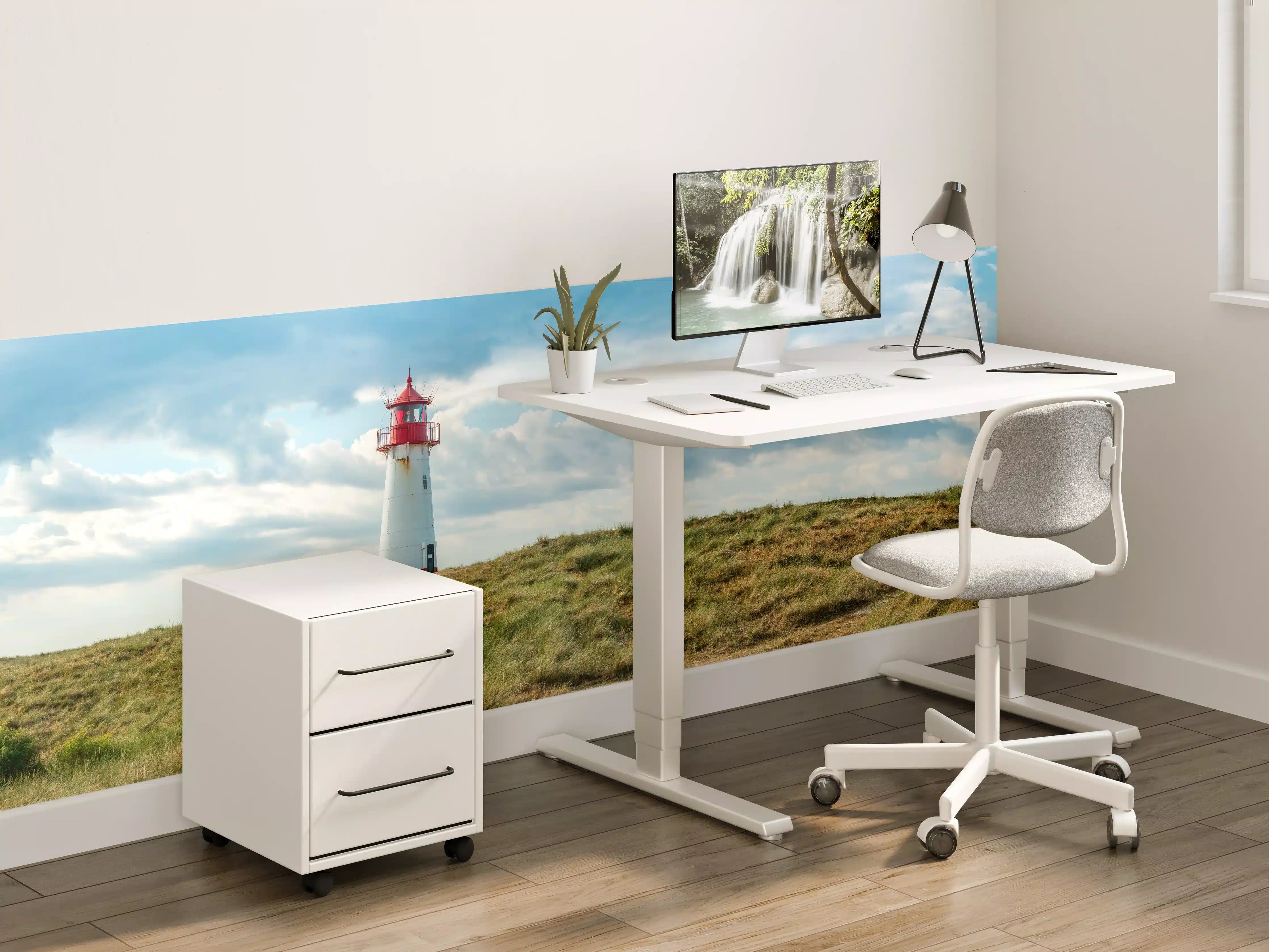 Kinderzimmer Wandgestaltung - Leuchtturm vor dramatischem Himmel