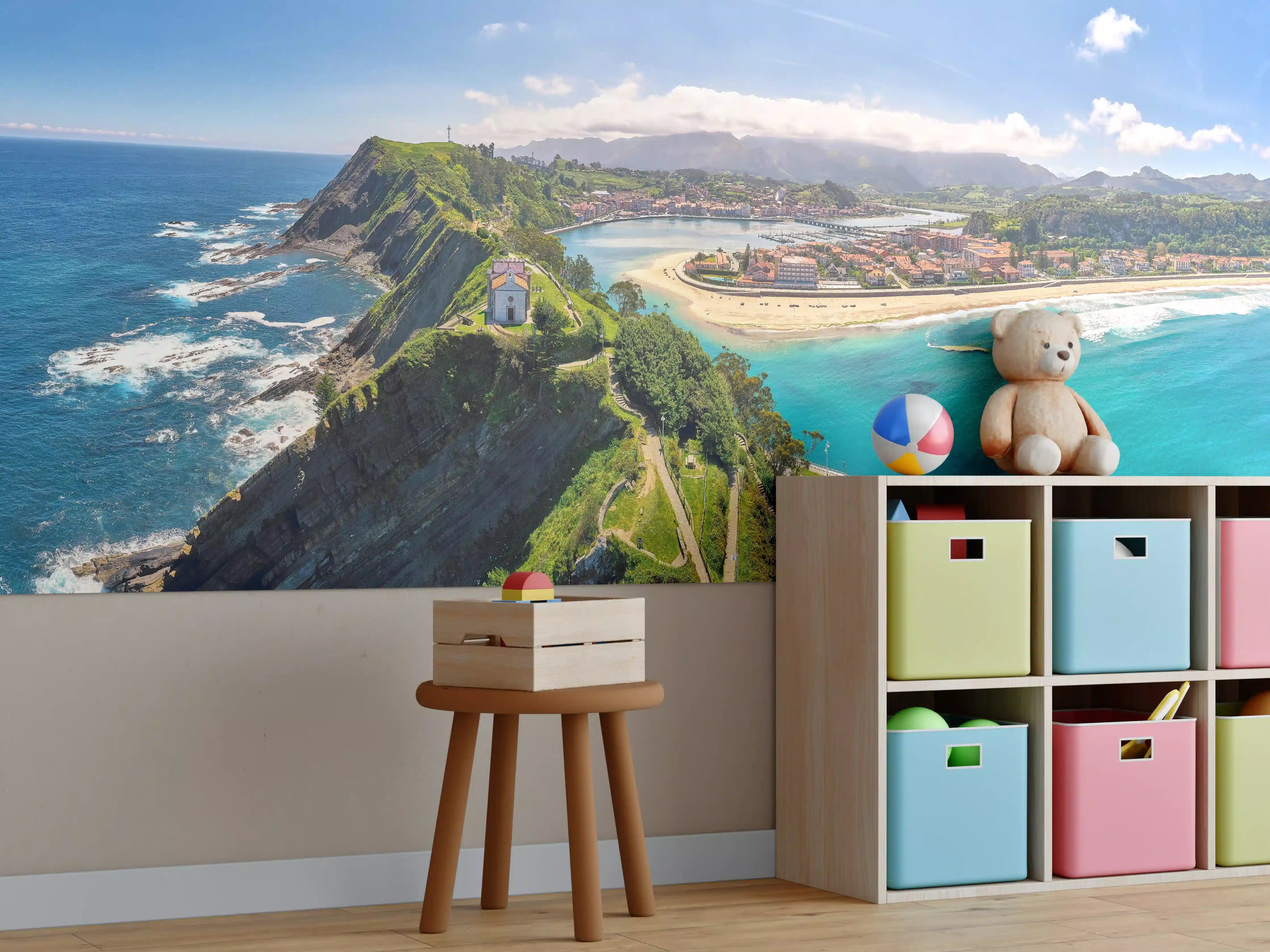 Kinderzimmer Wandgestaltung - Luftaufnahme Ribadesella-Kirche  - Spanien