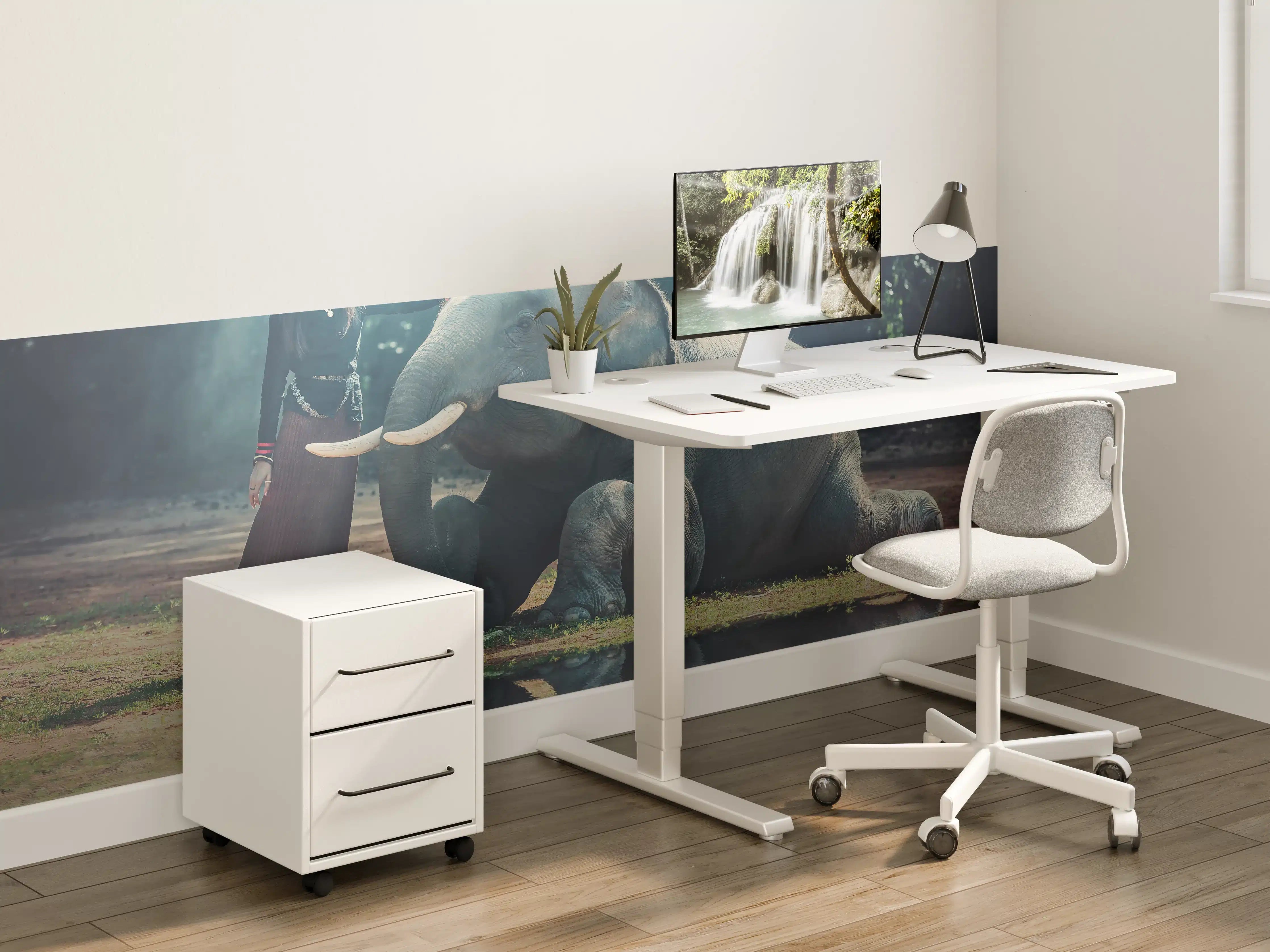 Kinderzimmer Wandgestaltung - Mädchen mit lächelndem Elefanten in Asien