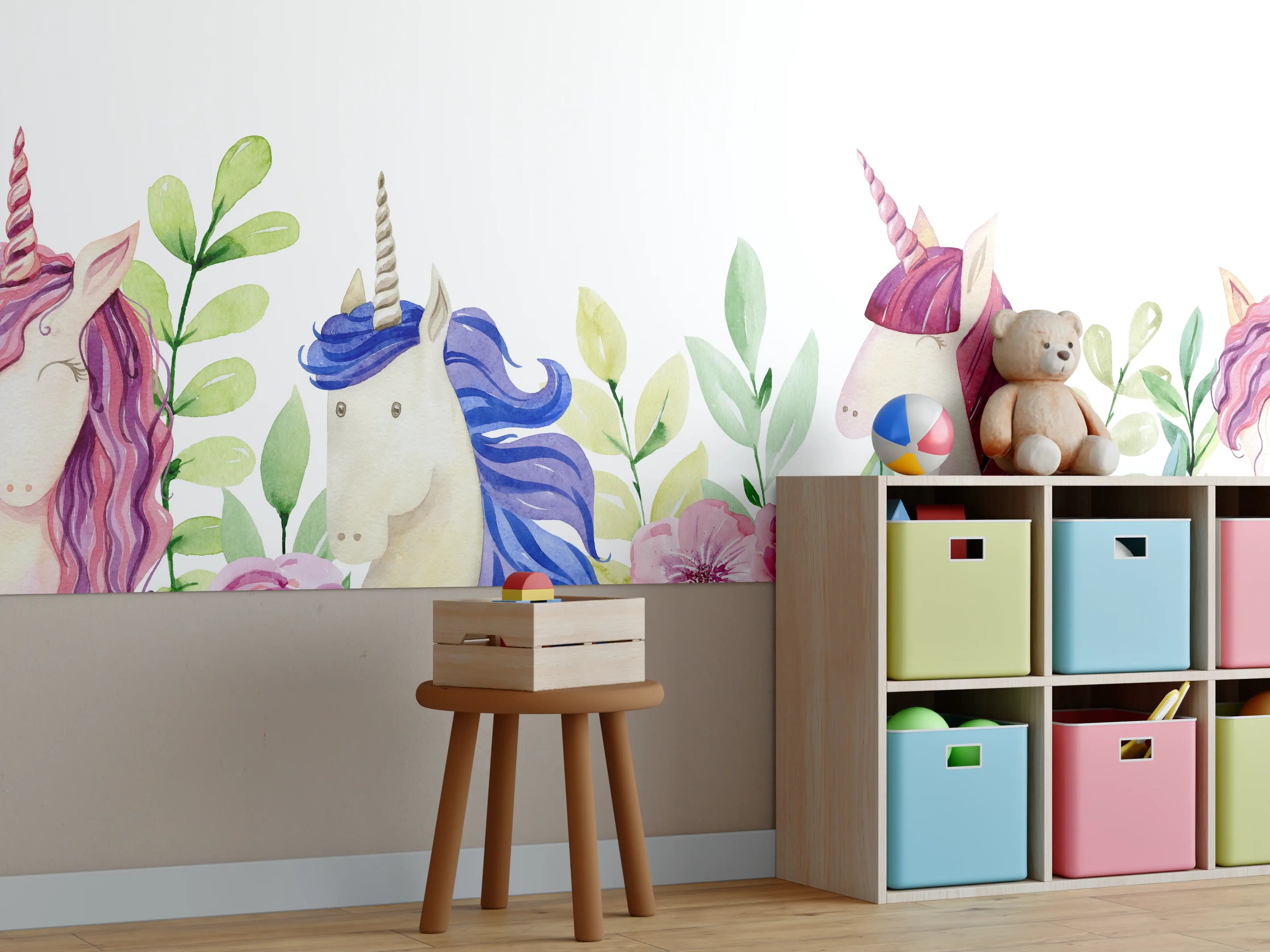 Kinderzimmer Wandgestaltung - Märchenhafte Einhorn-Wandkunst mit bunten Blumen
