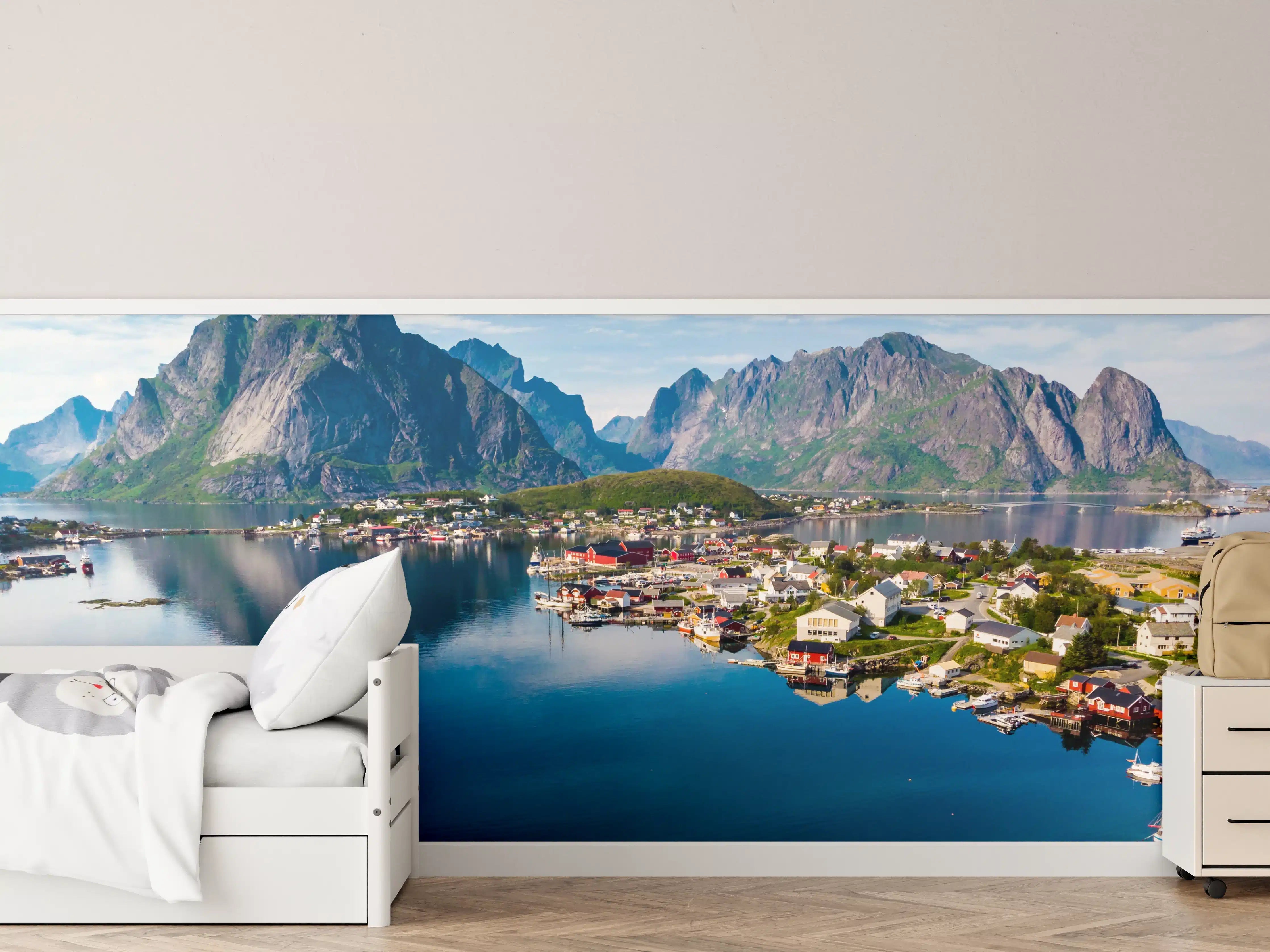 Kinderzimmer Wandgestaltung - Majestätische Berge und ruhiger Fjord