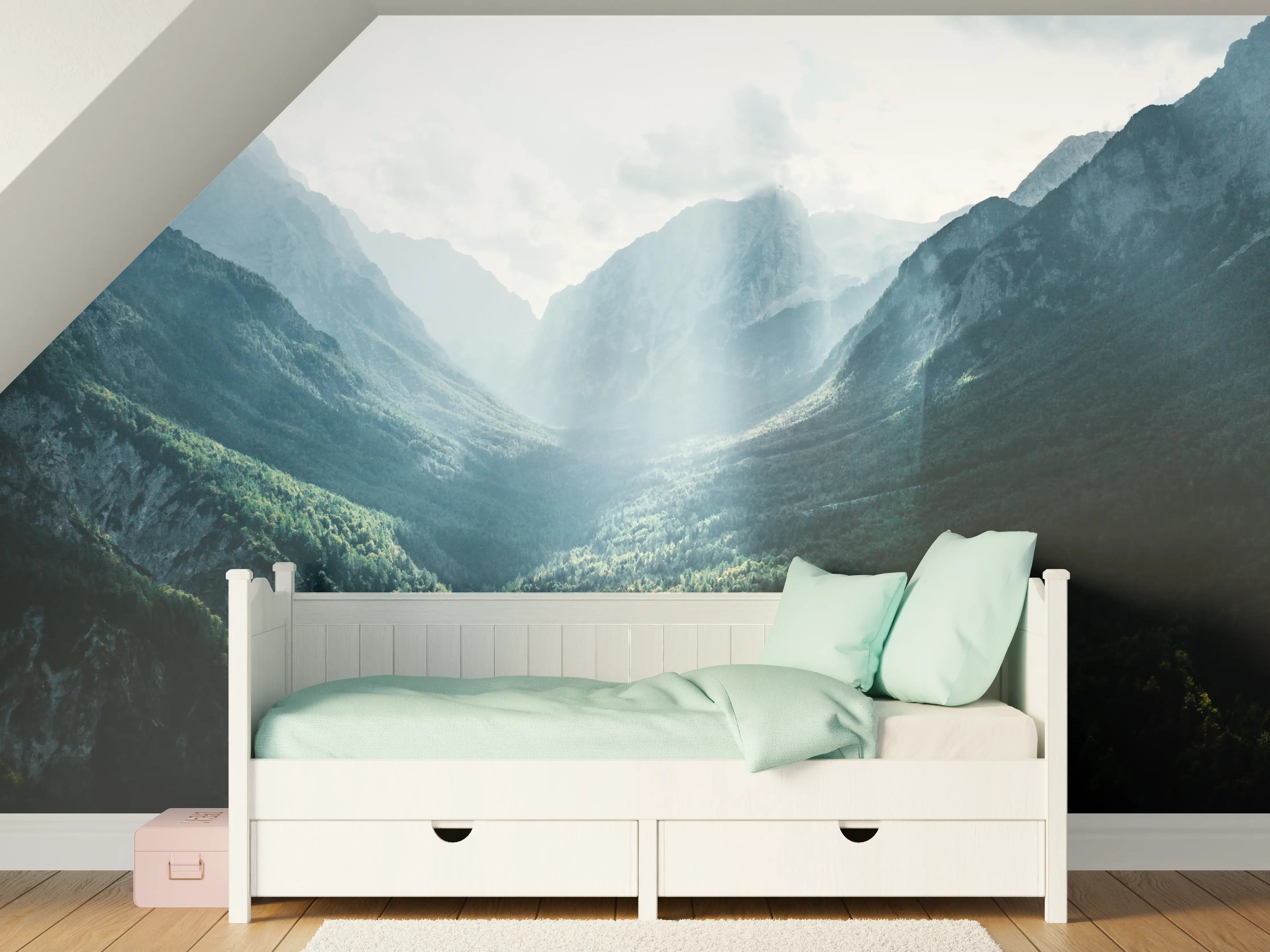 Kinderzimmer Wandgestaltung - Majestätische Bergwelt mit Sonnenstrahlen