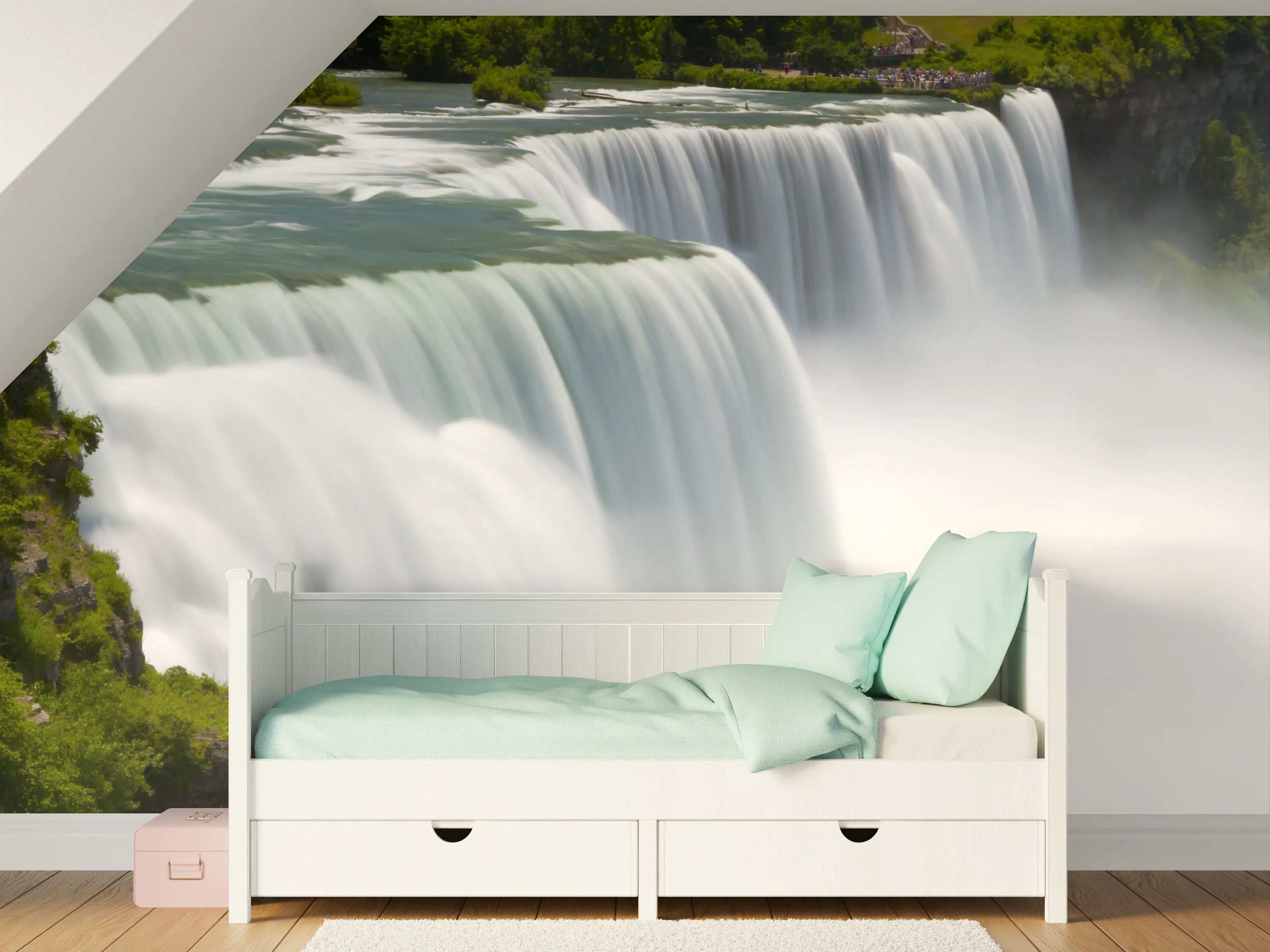 Kinderzimmer Wandgestaltung - Majestätischer Wasserfall mit üppiger Vegetation