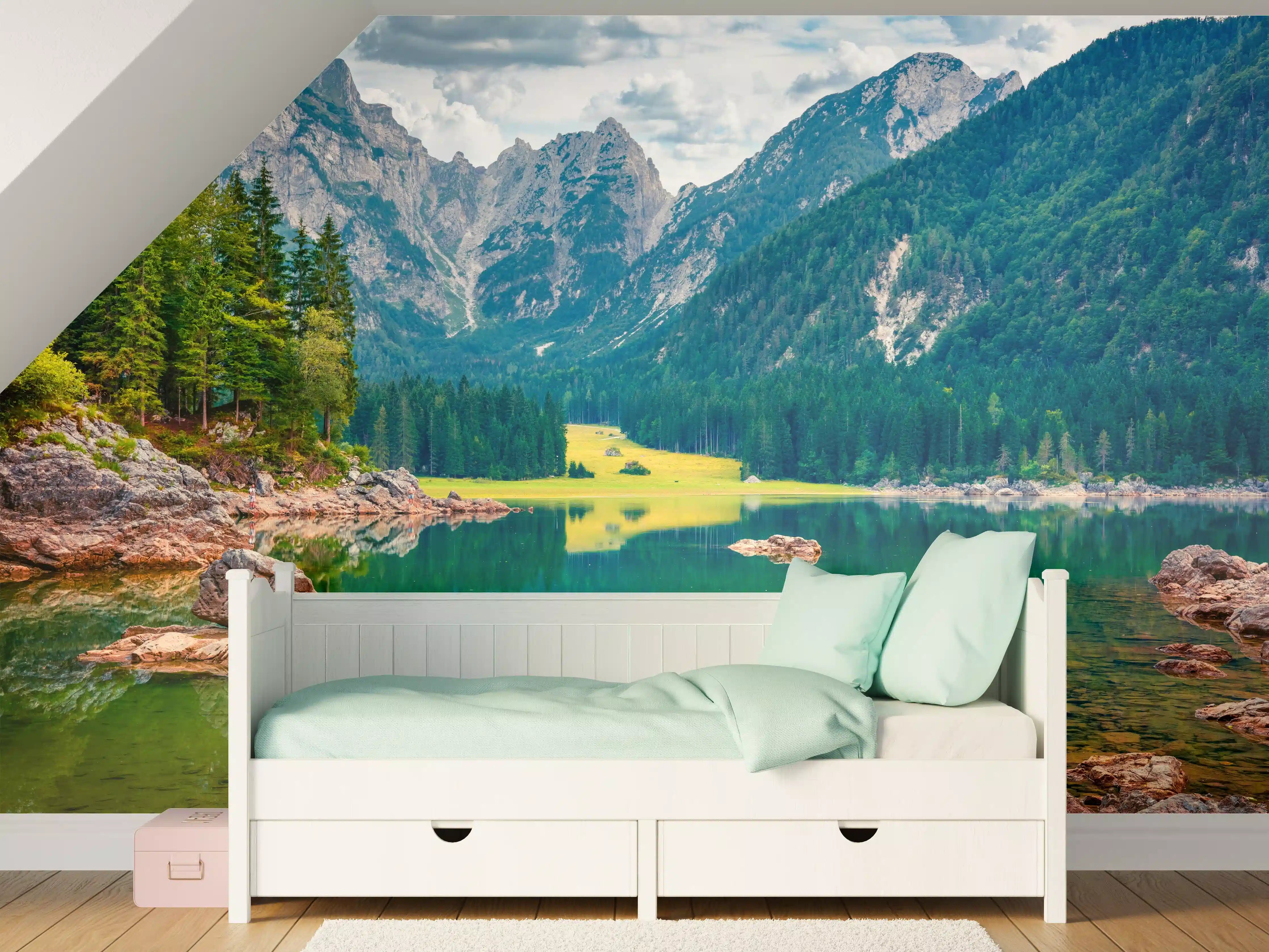 Kinderzimmer Wandgestaltung - Malerische Sommeransicht des Fusine Sees