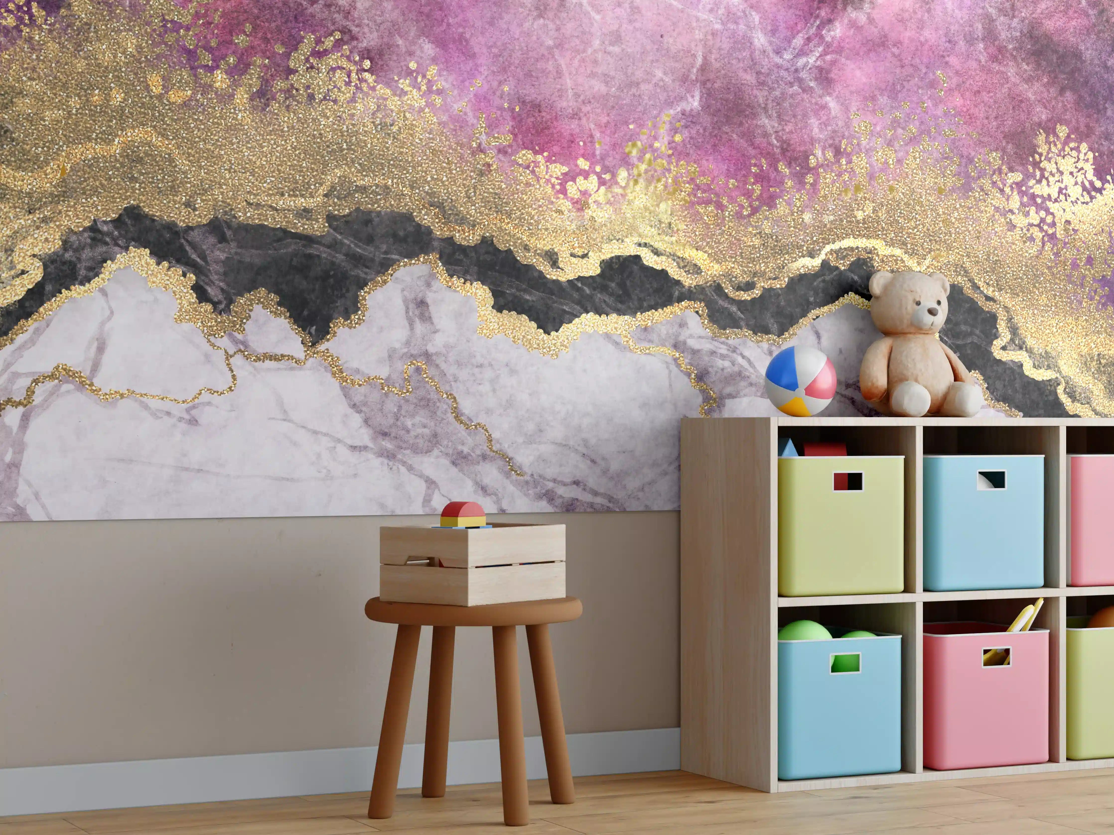 Kinderzimmer Wandgestaltung - Marble Effect mit Goldakzenten und Pinkfarben