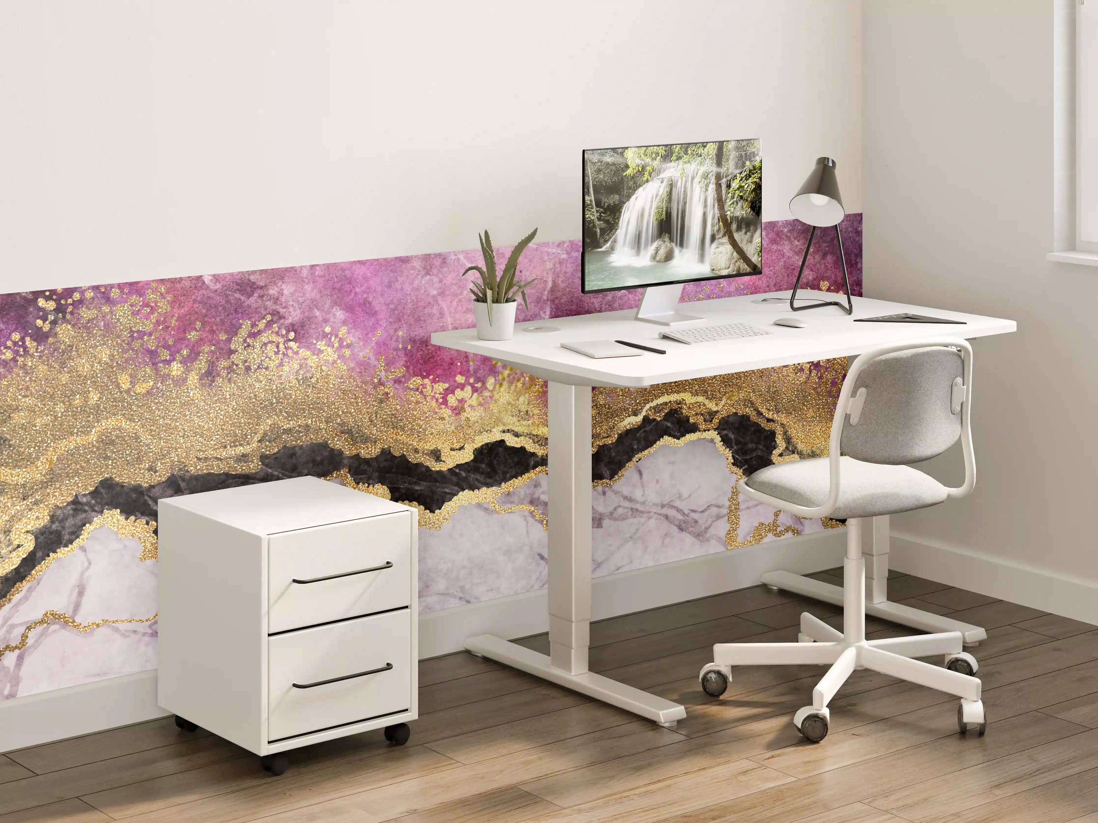 Kinderzimmer Wandgestaltung - Marble Effect mit Goldakzenten und Pinkfarben