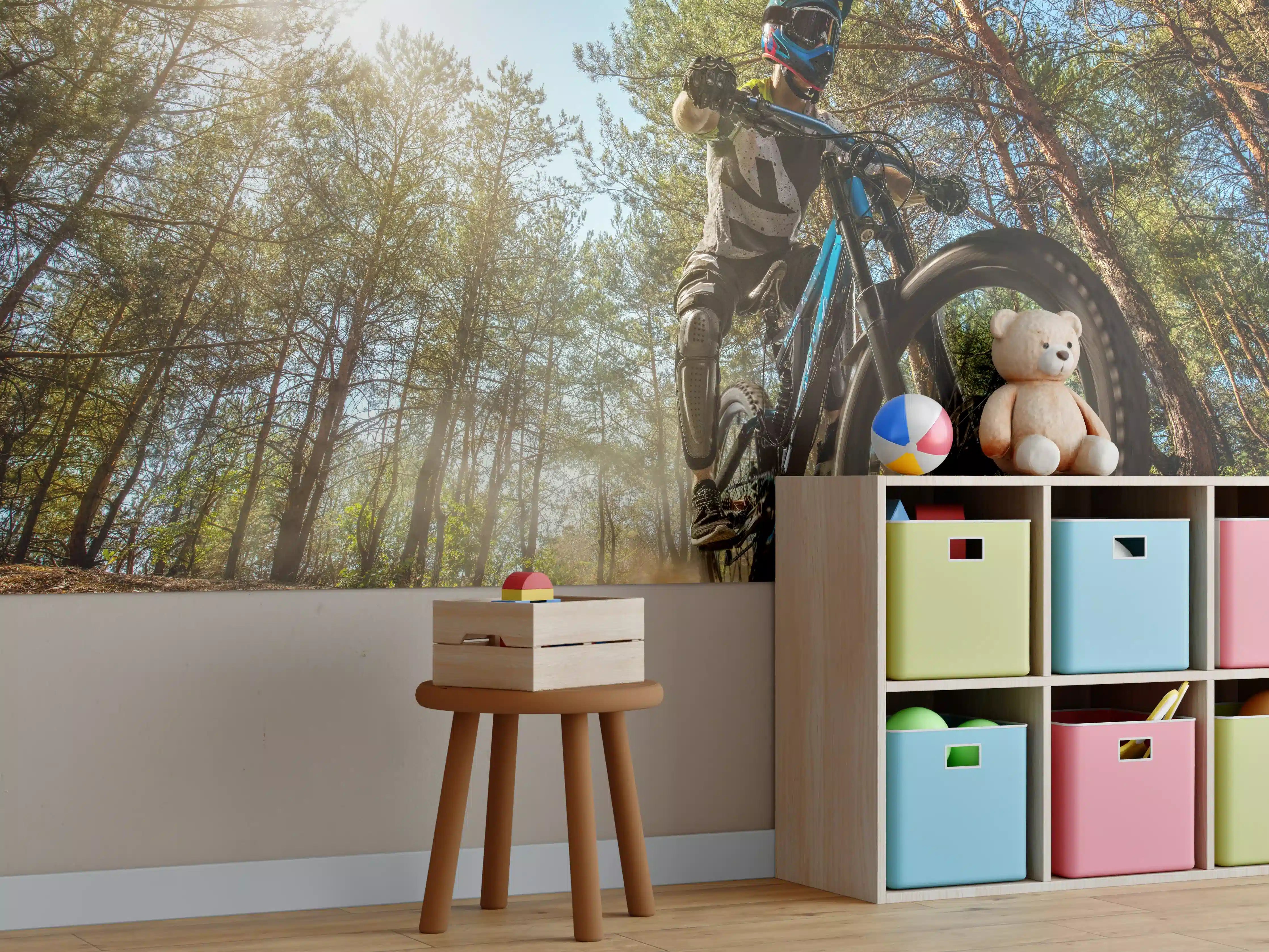 Kinderzimmer Wandgestaltung - Mountainbiker auf Waldweg