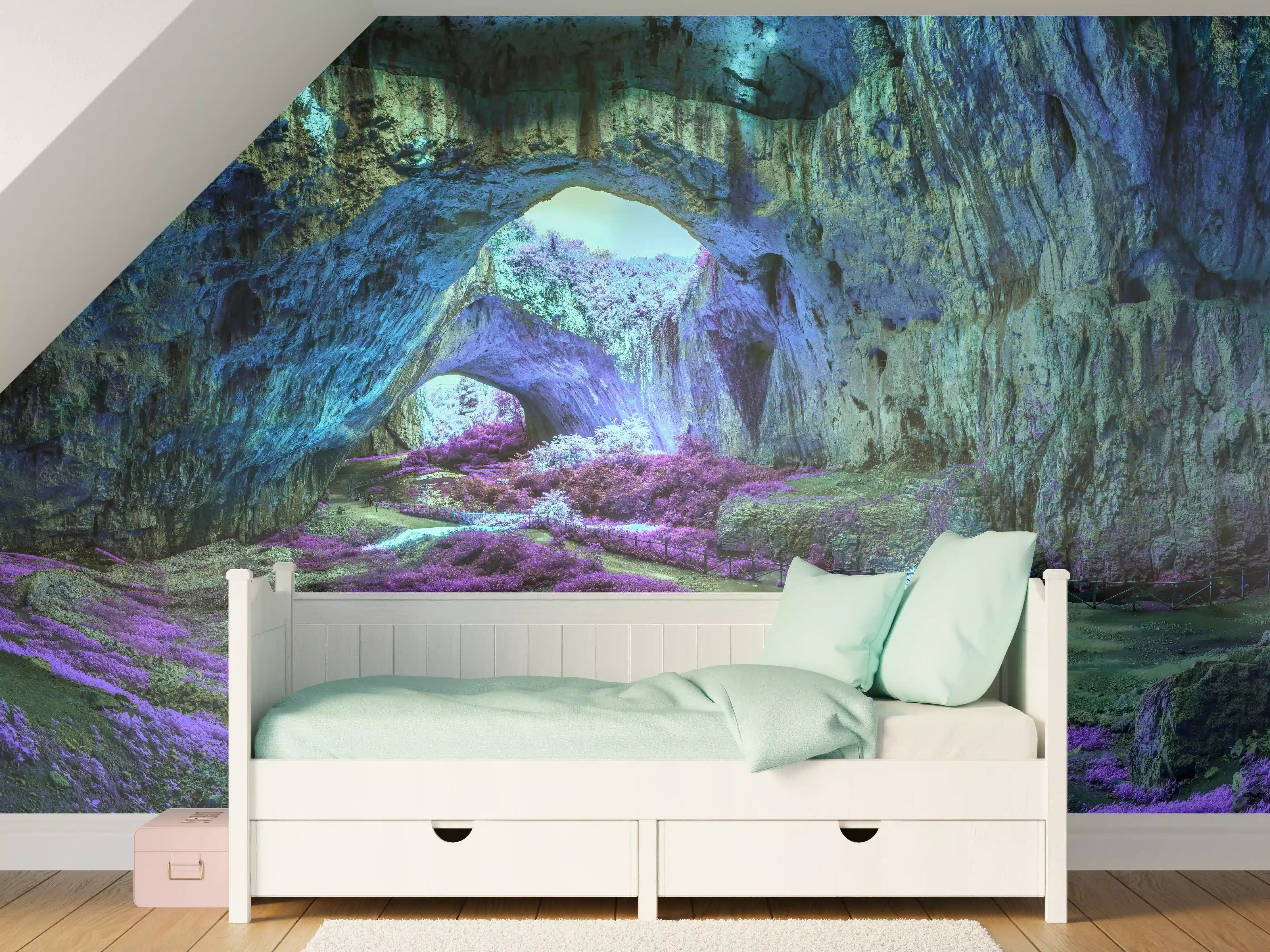 Kinderzimmer Wandgestaltung - Mystische Höhle in fantastisch leuchtenden Farben
