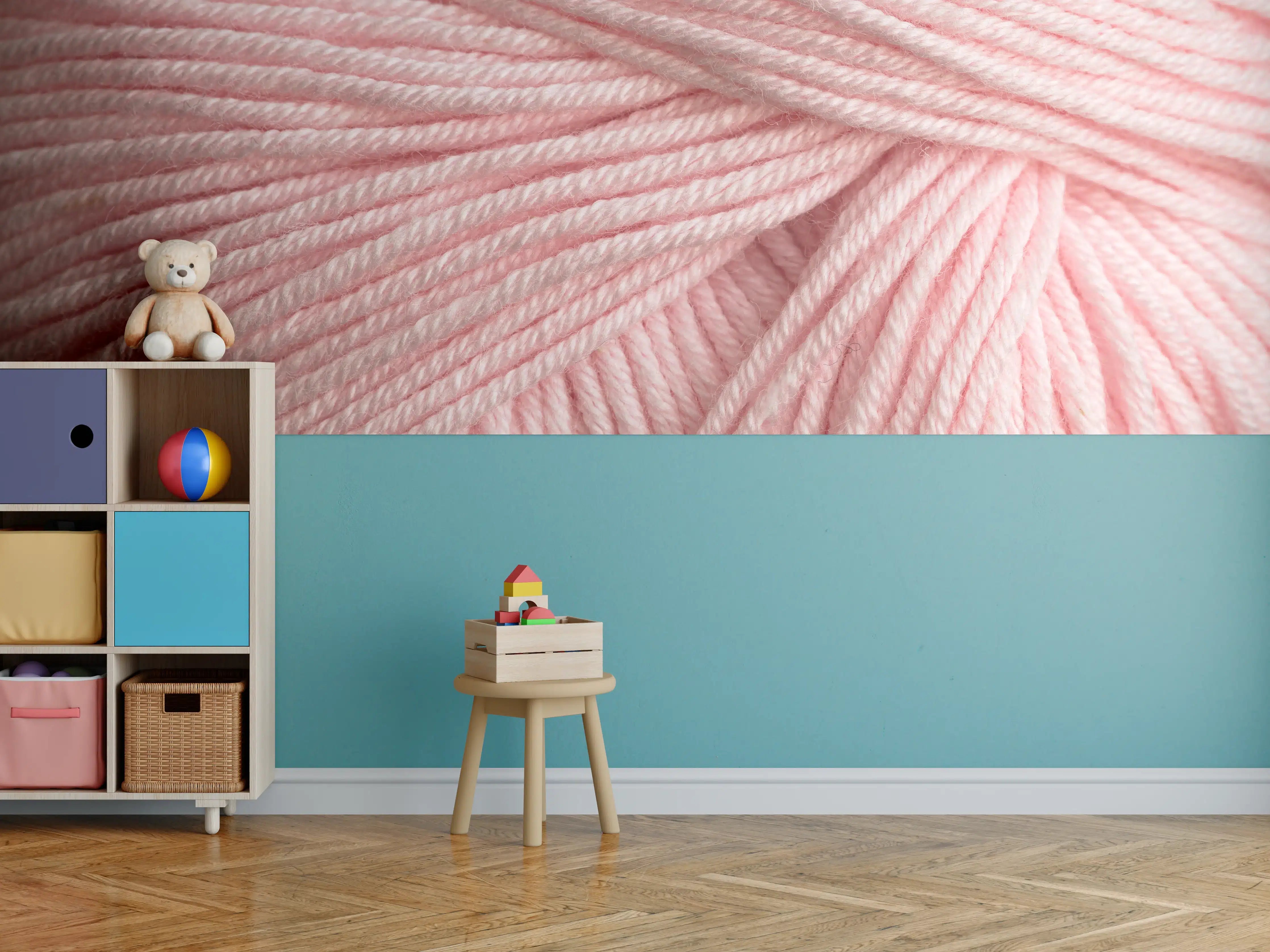 Kinderzimmer Wandgestaltung - Nahaufnahme eines rosa Garnknäuels
