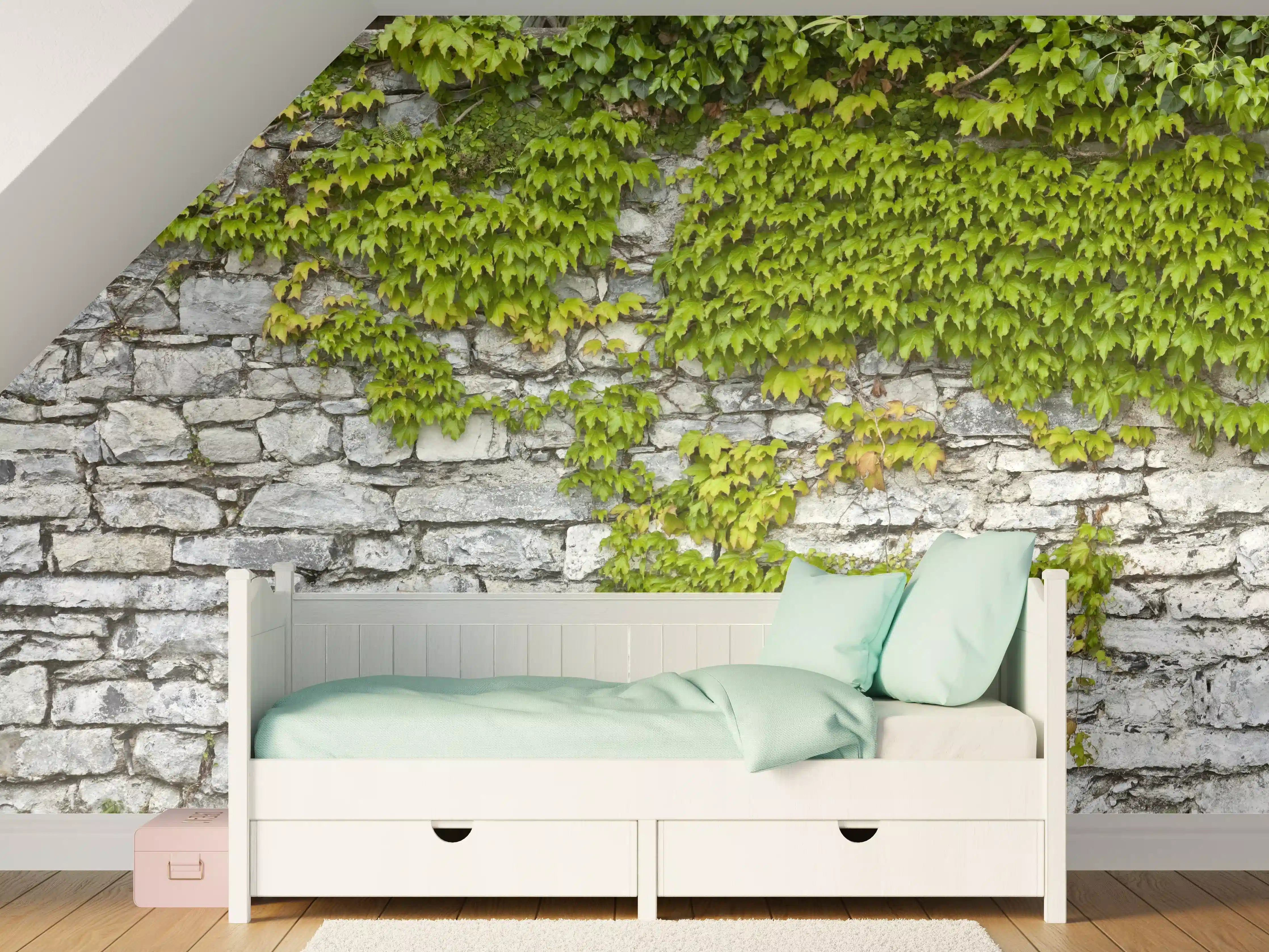 Kinderzimmer Wandgestaltung - Natursteinmauer mit Weinlaub