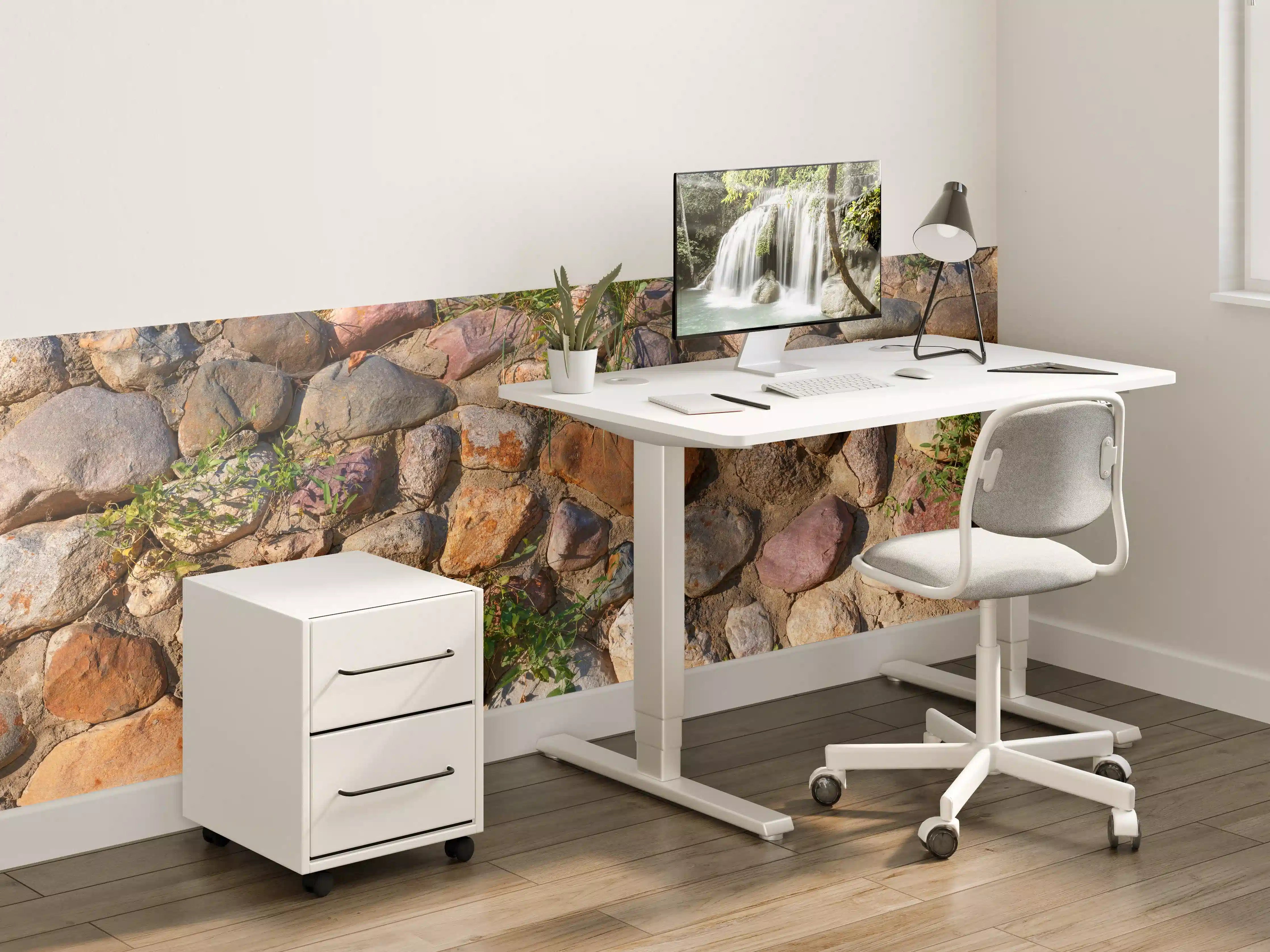 Kinderzimmer Wandgestaltung - Natursteinmauer mit bunten Steinen und Pflanzen