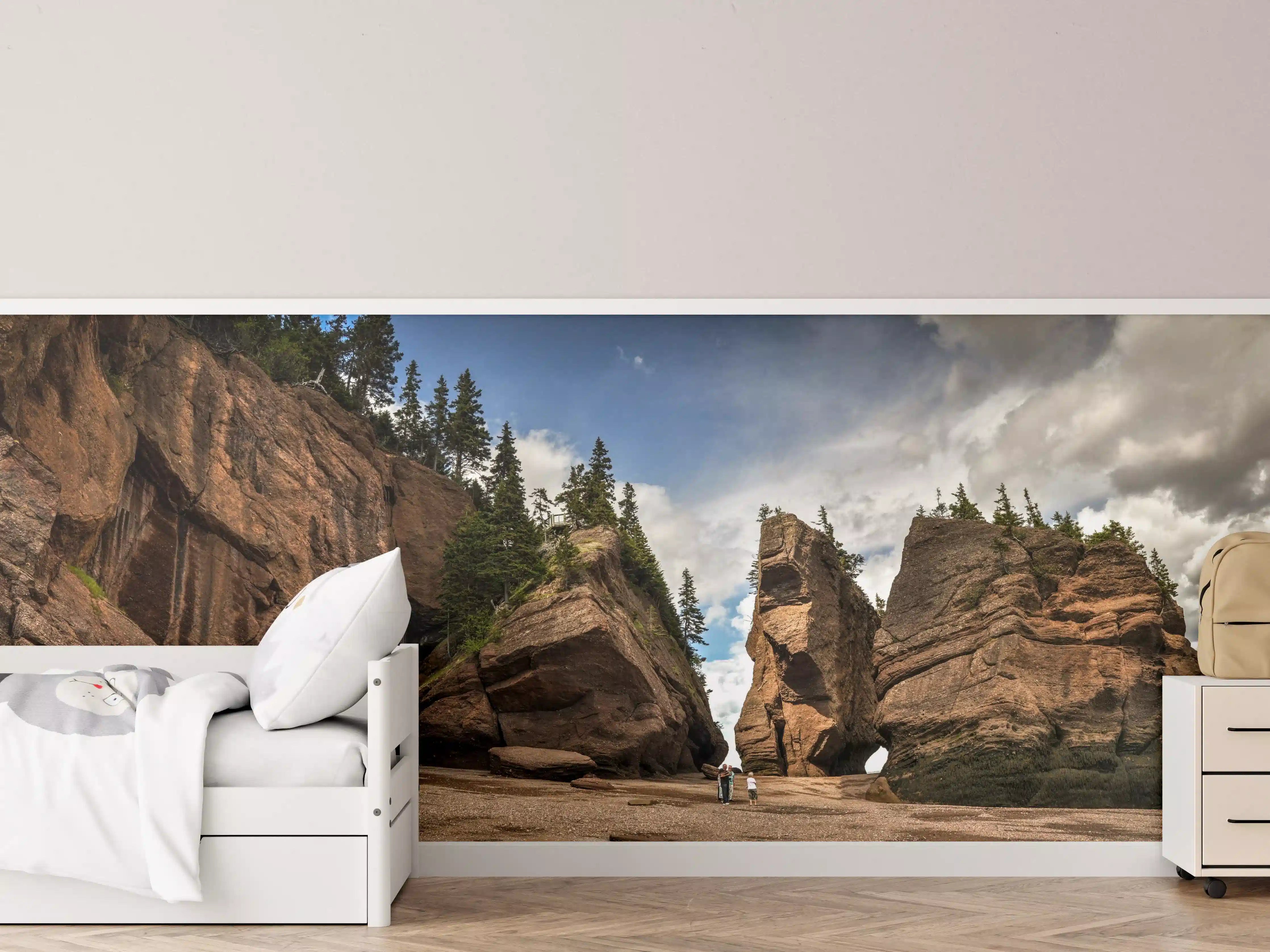 Kinderzimmer Wandgestaltung - Naturstrand mit Felsen und Himmel