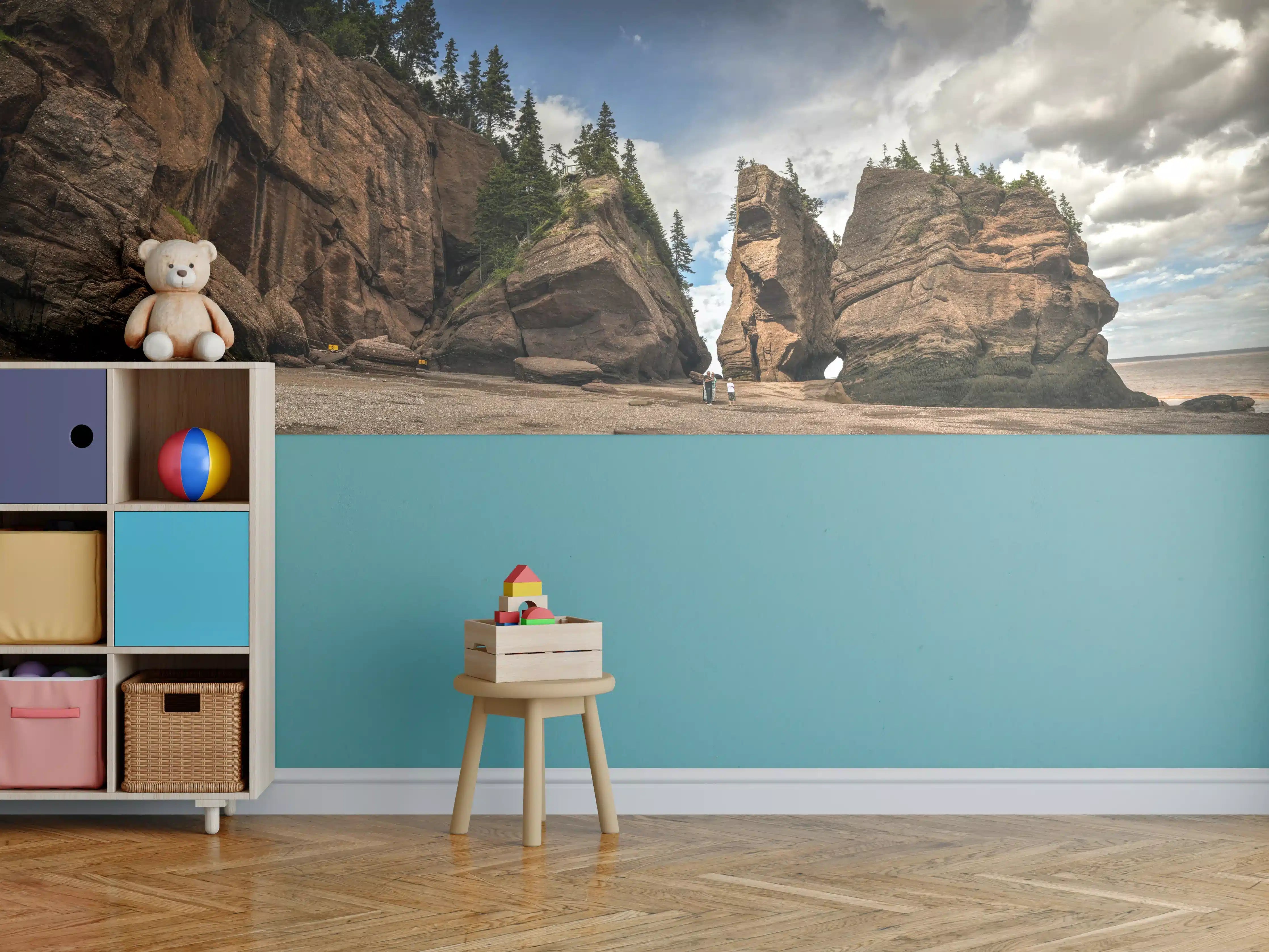Kinderzimmer Wandgestaltung - Naturstrand mit Felsen und Himmel