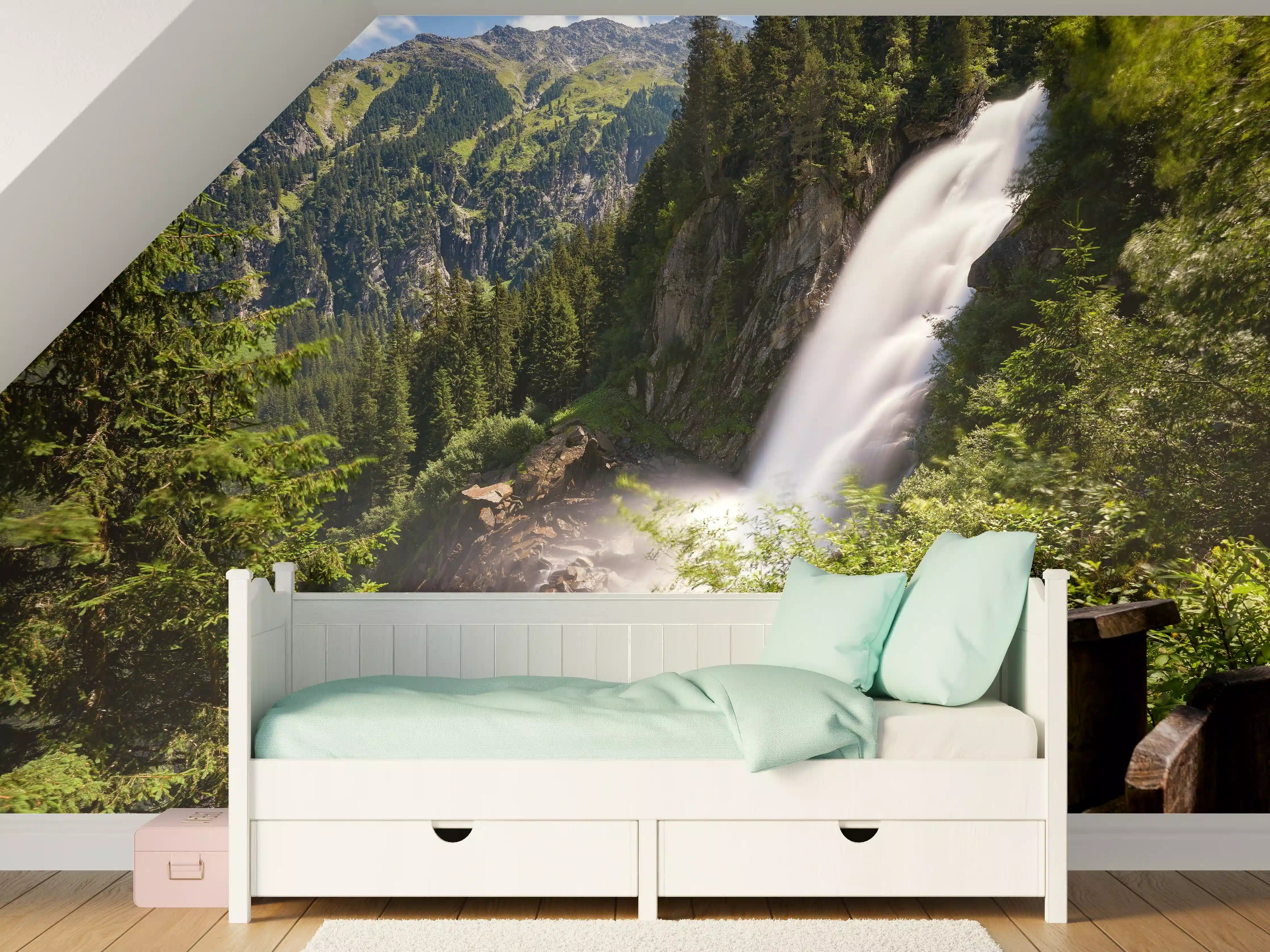 Kinderzimmer Wandgestaltung - Naturwasserfall im Grünen