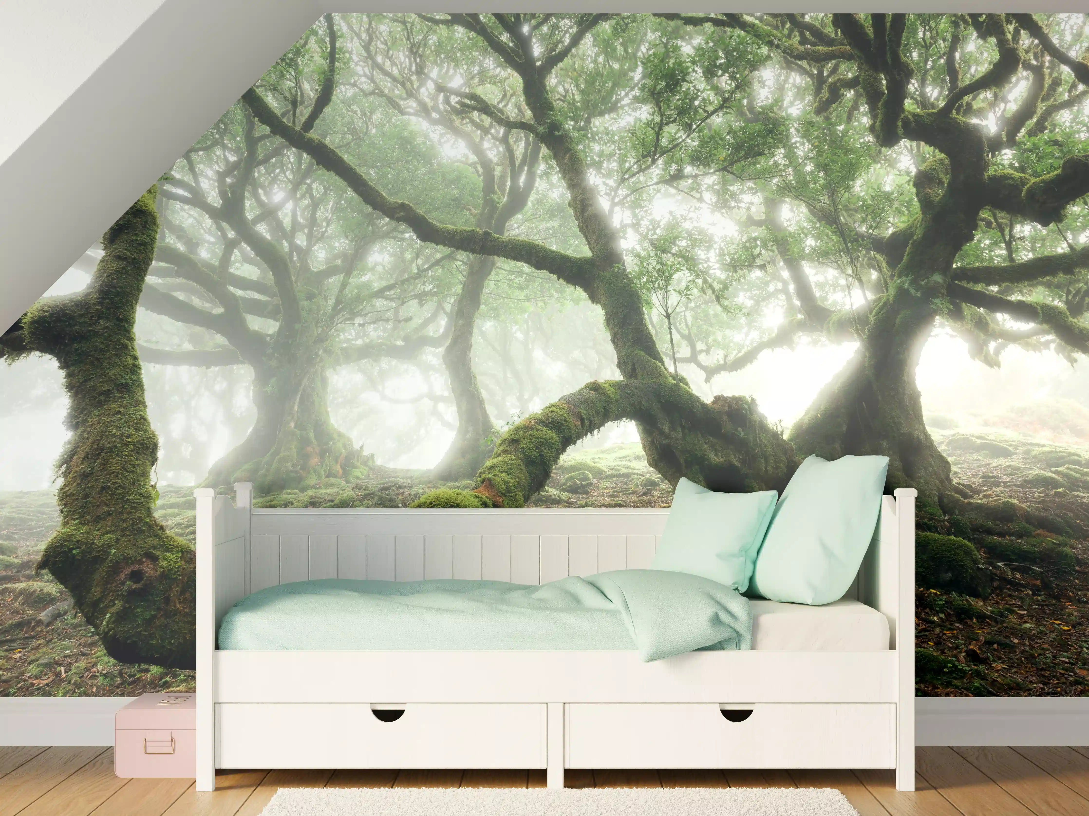Kinderzimmer Wandgestaltung - Nebeliger, mystischer Wald
