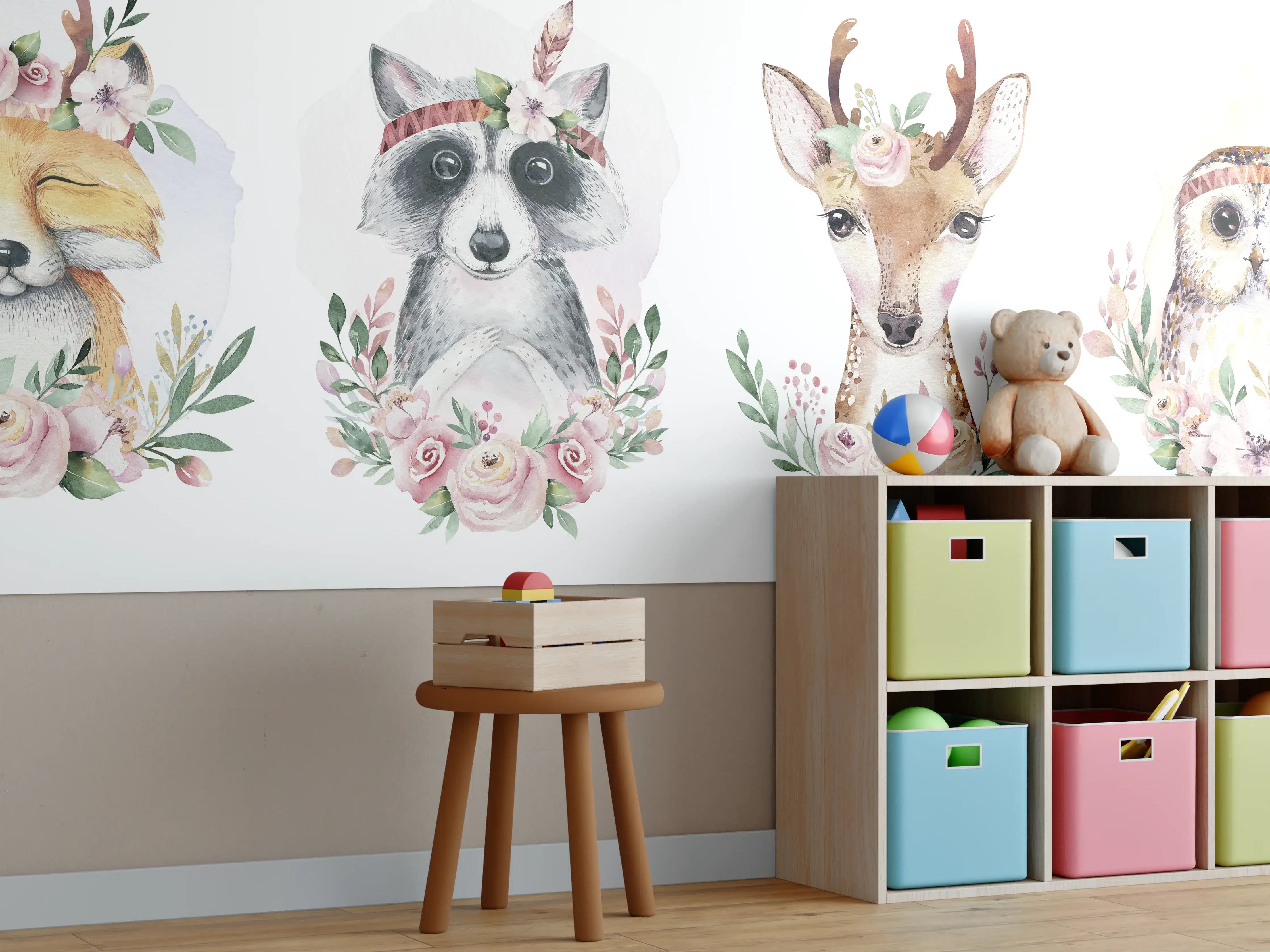Kinderzimmer Wandgestaltung - Niedliche Tiermotive mit Blumenkränzen