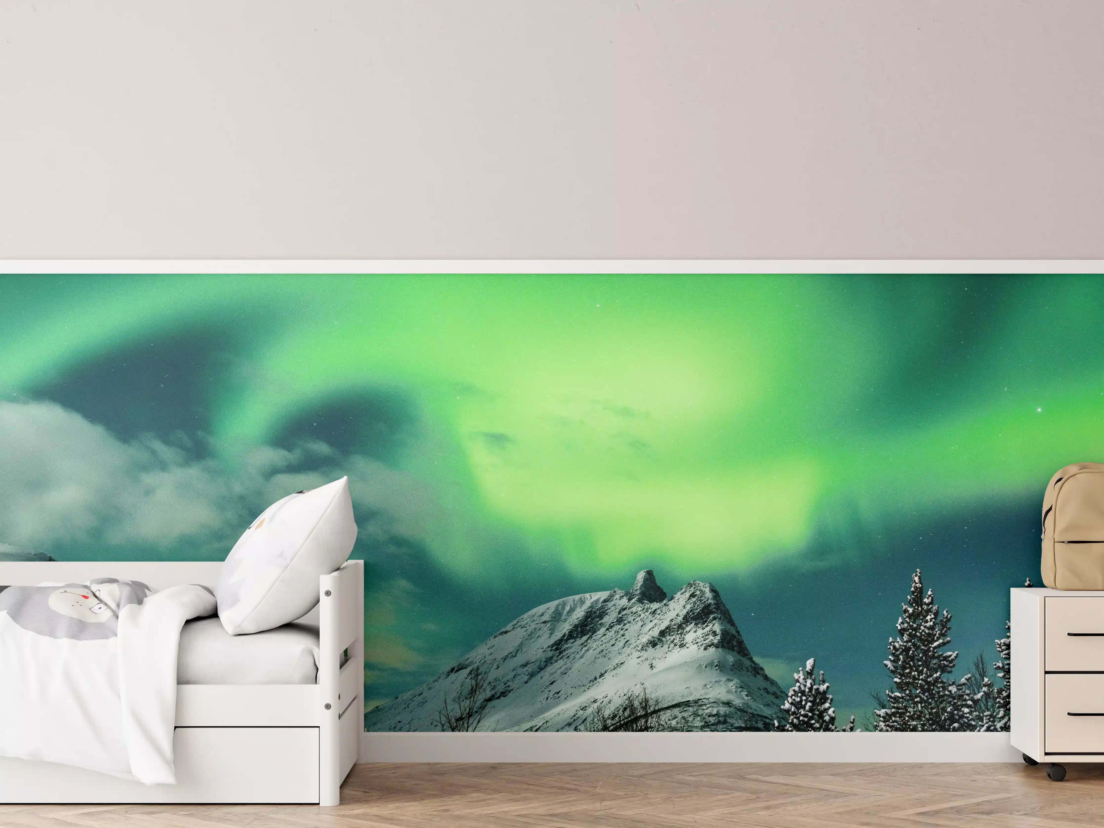 Kinderzimmer Wandgestaltung - Nordlichter über schneebedeigtem Berg