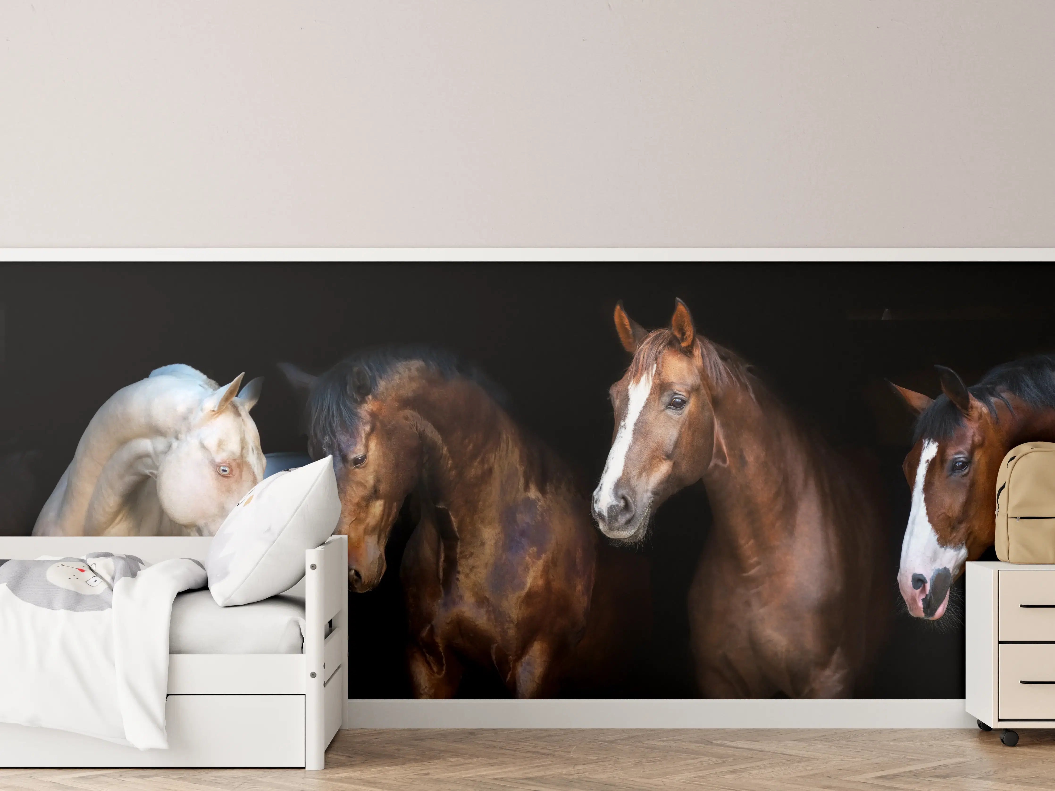 Kinderzimmer Wandgestaltung - Pferdegruppe auf Schwarz