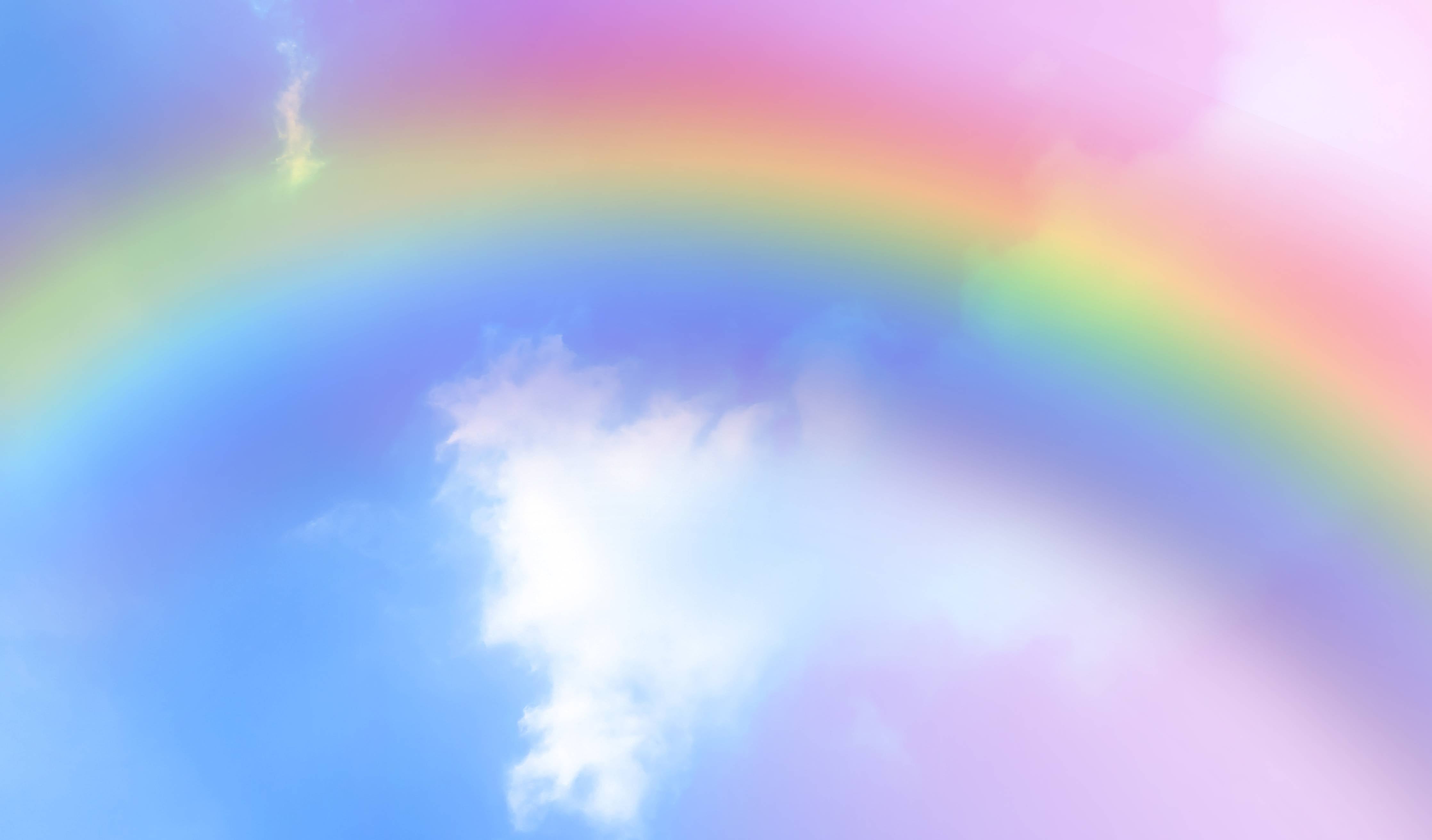 Kinderzimmer Wandgestaltung-Regenbogen im Wolkenhimmel