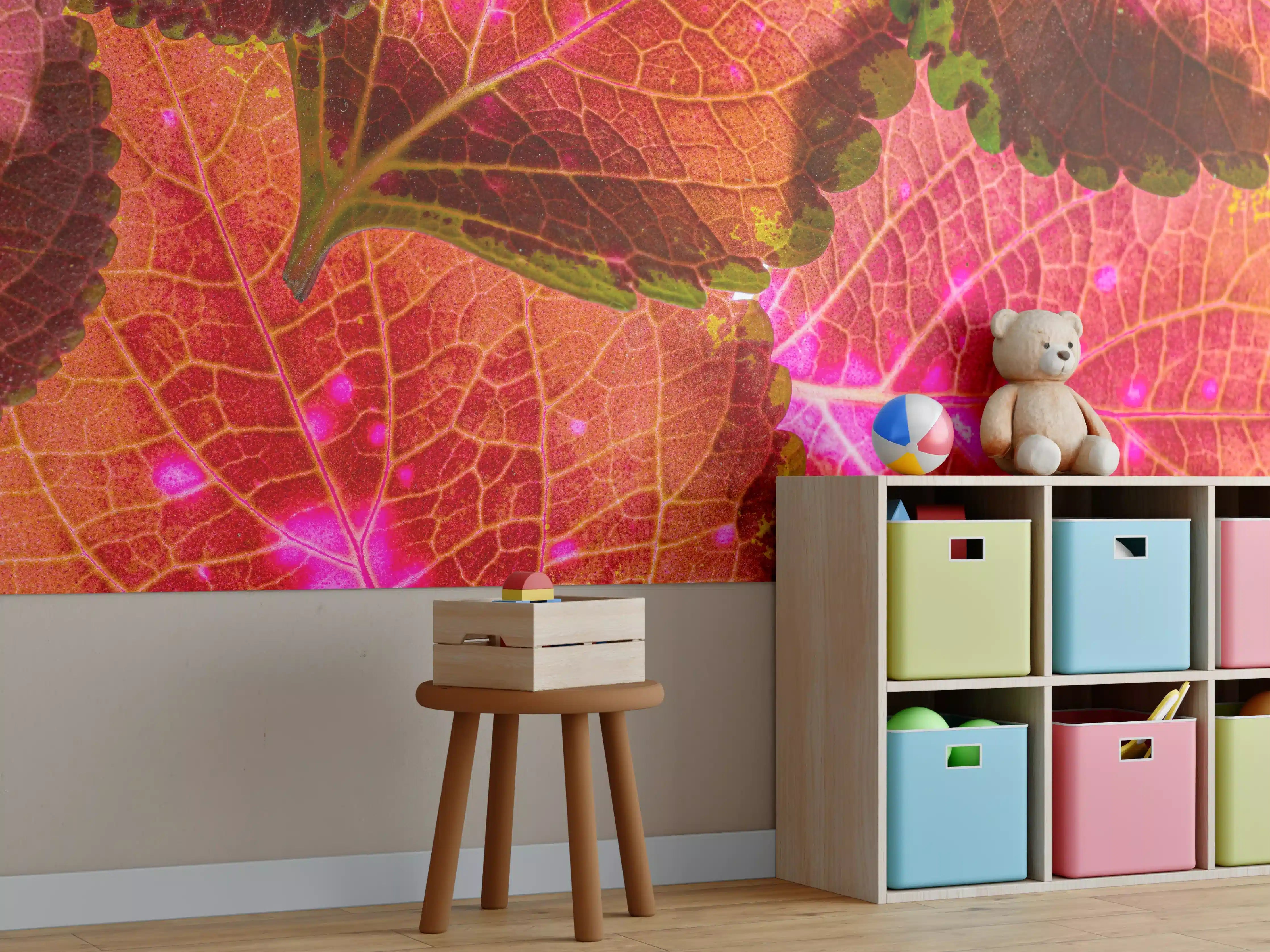 Kinderzimmer Wandgestaltung - Rötliche Blätter im Detail
