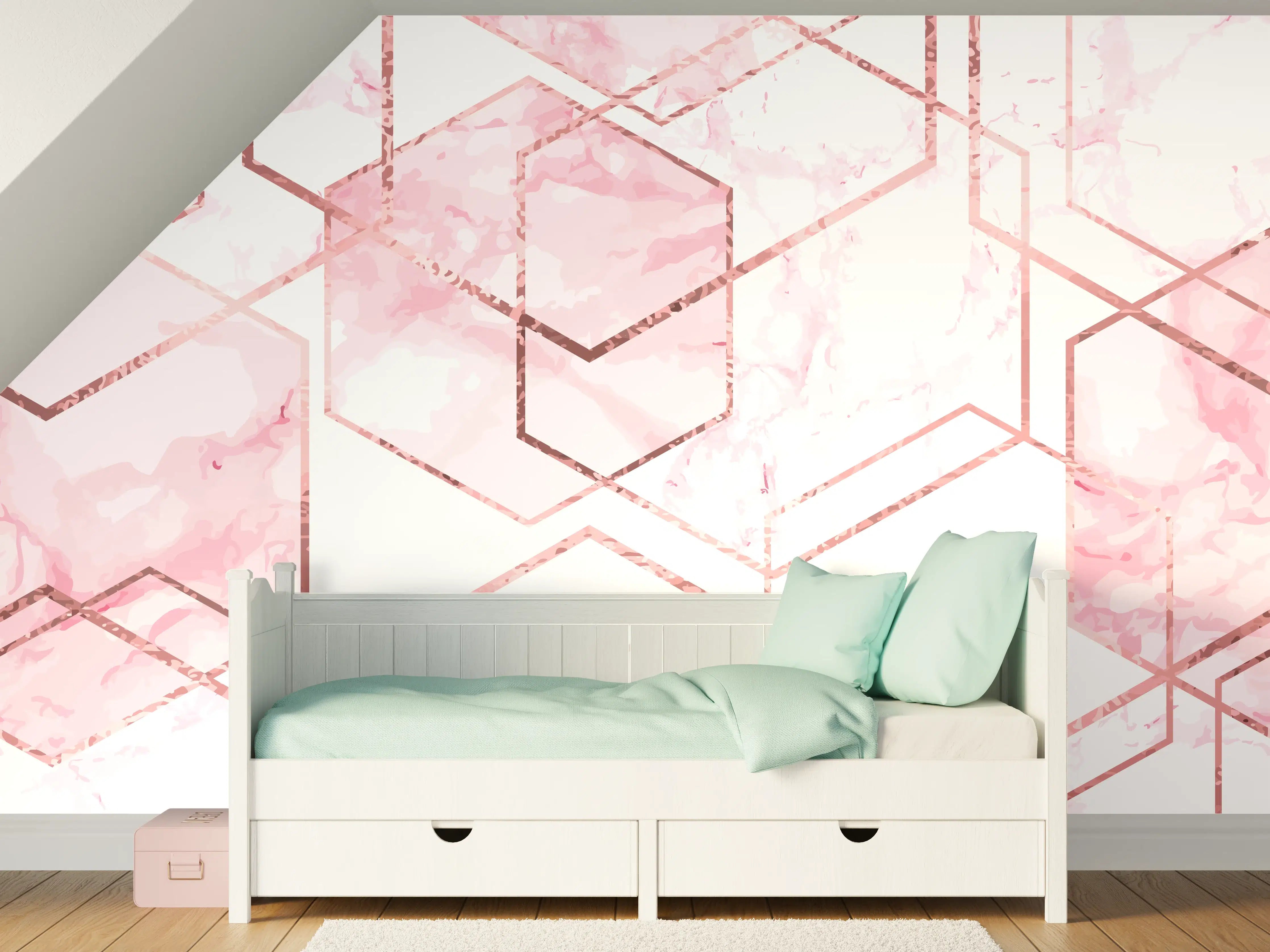 Kinderzimmer Wandgestaltung - Rosa Marmor mit Goldakzenten
