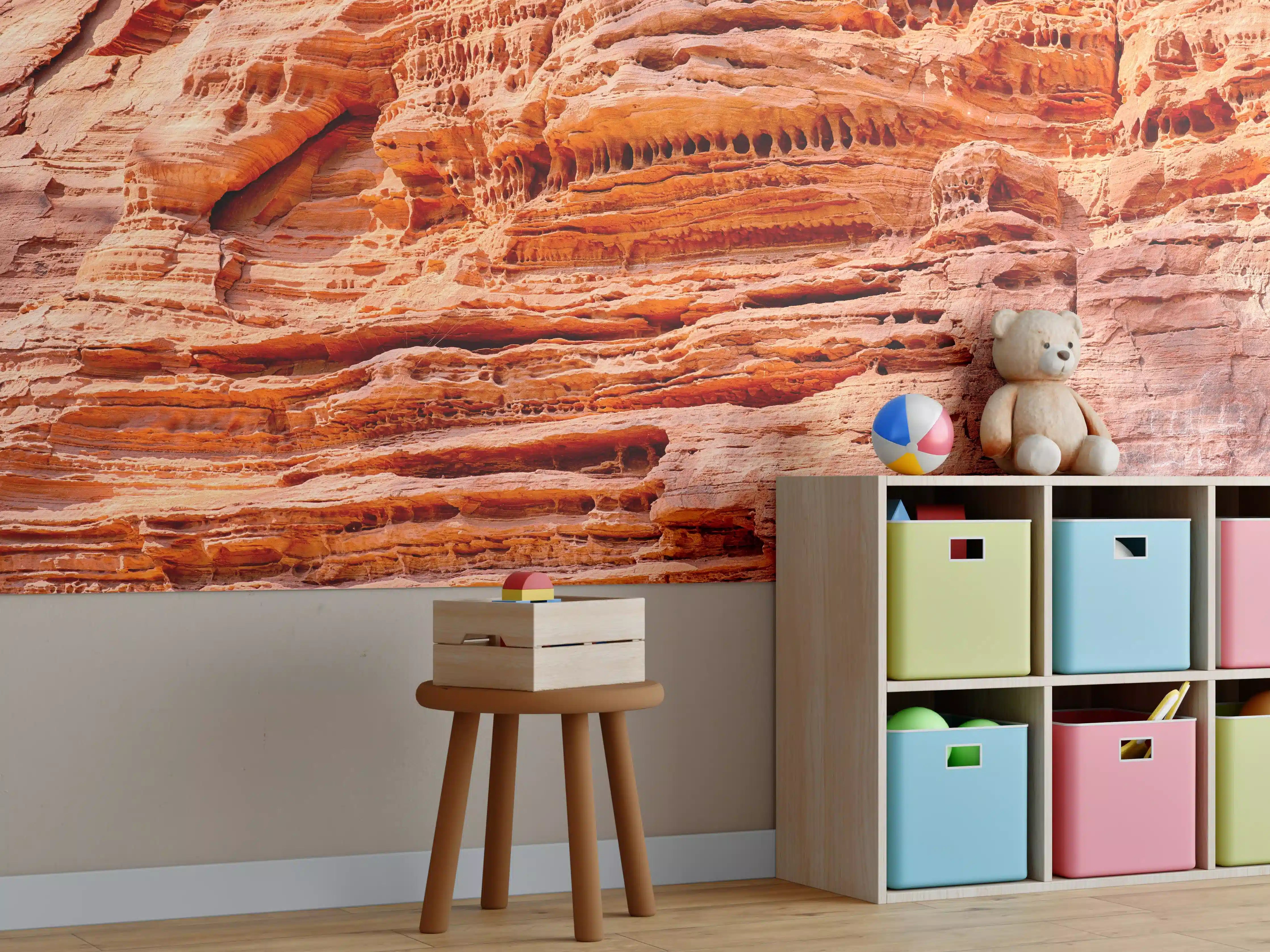 Kinderzimmer Wandgestaltung - Roter Sandstein mit markanten Schichten