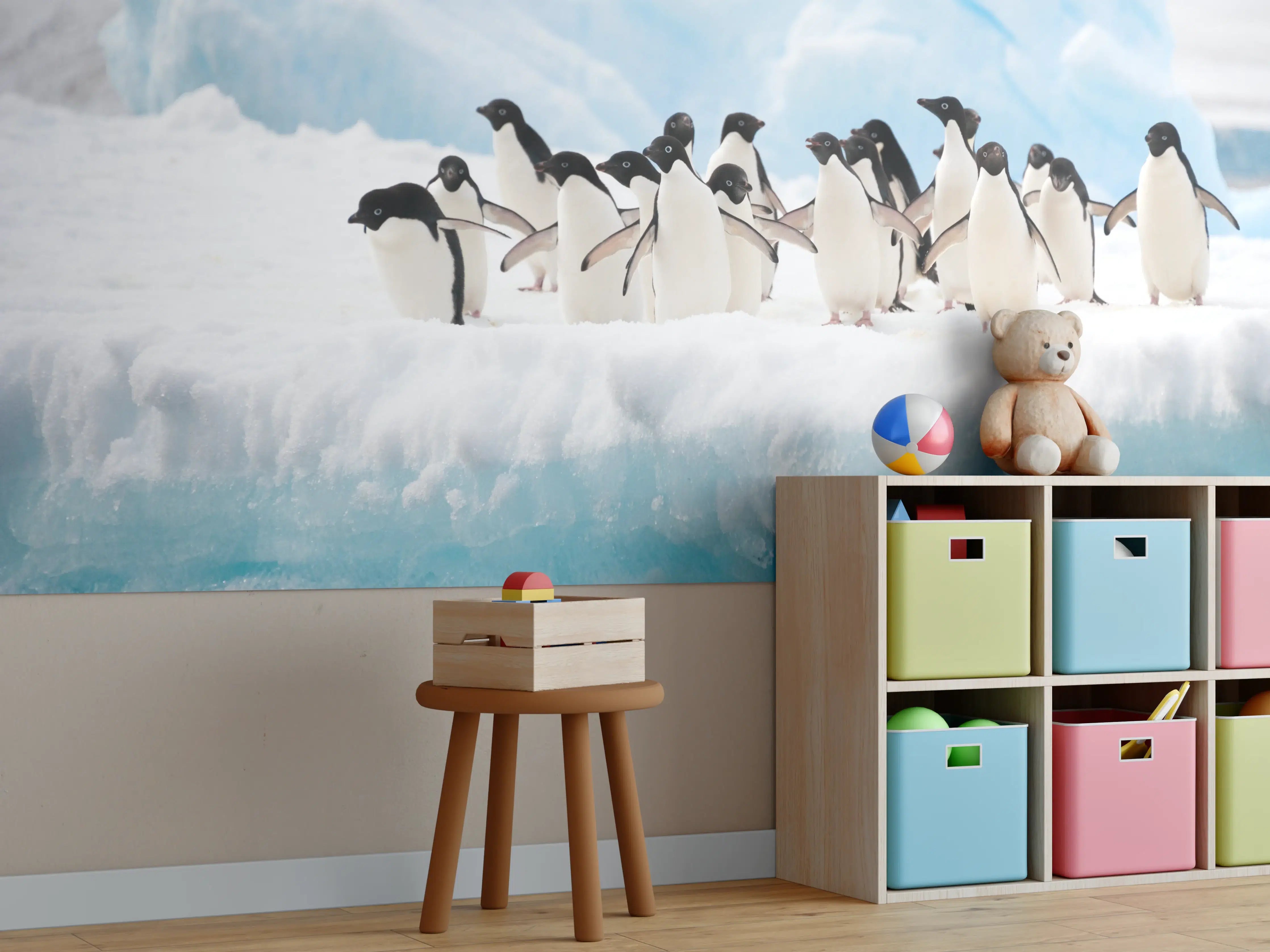 Kinderzimmer Wandgestaltung - Schlittenfahrt auf Eis mit Pinguinen