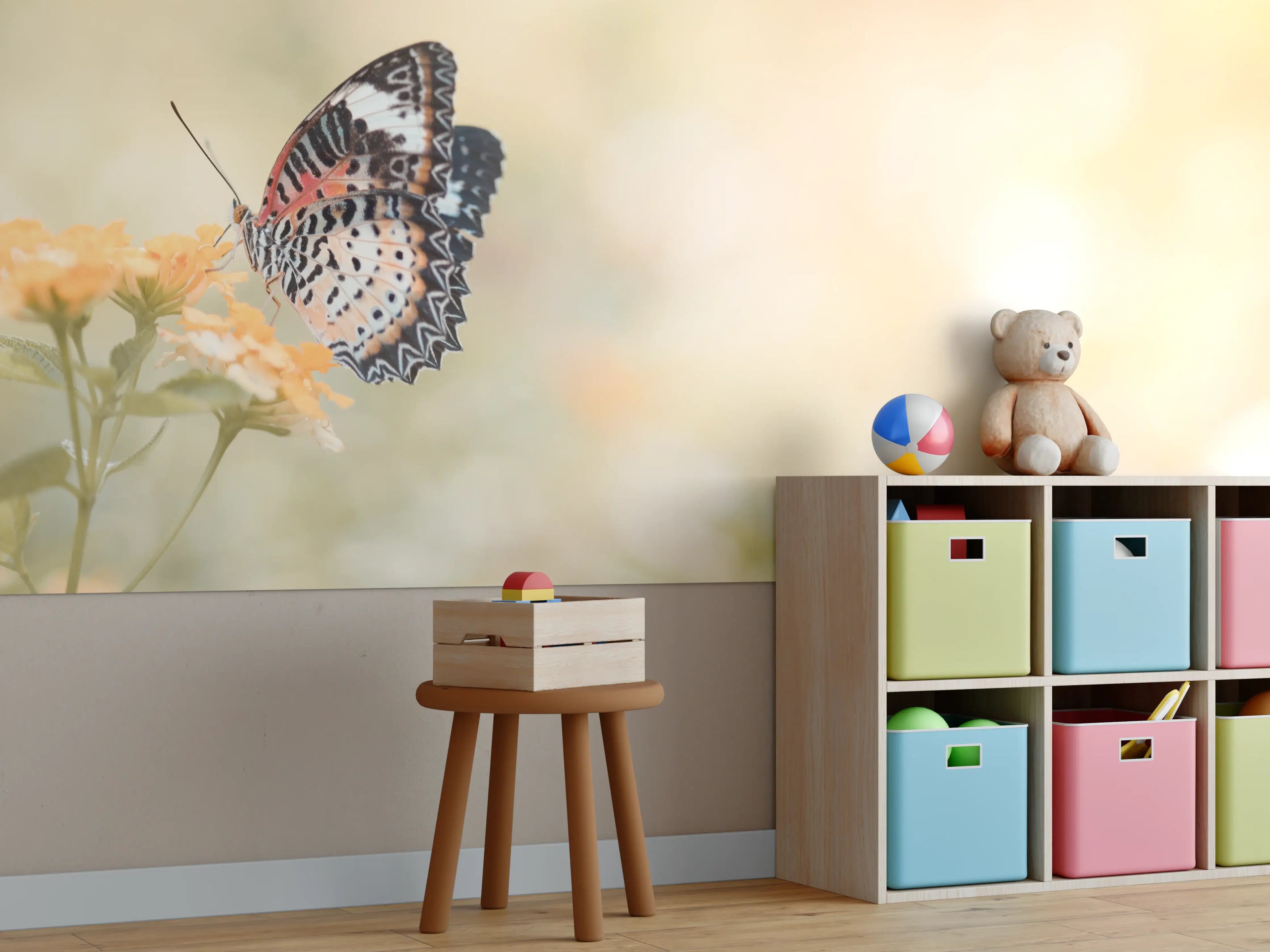 Kinderzimmer Wandgestaltung - Schmetterling auf eine orangene Blume