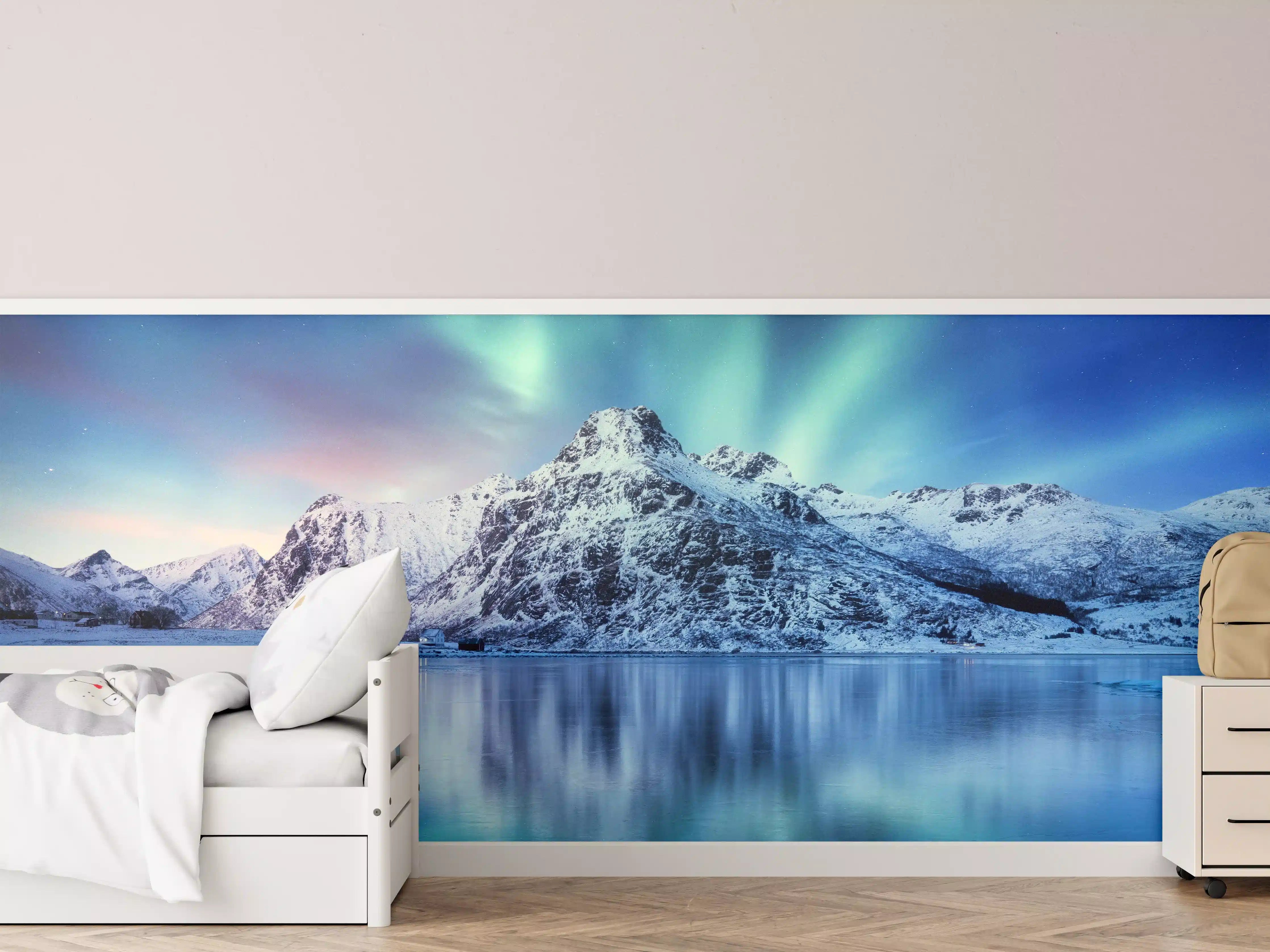 Kinderzimmer Wandgestaltung - Schöne Polarlichter über dem Berg