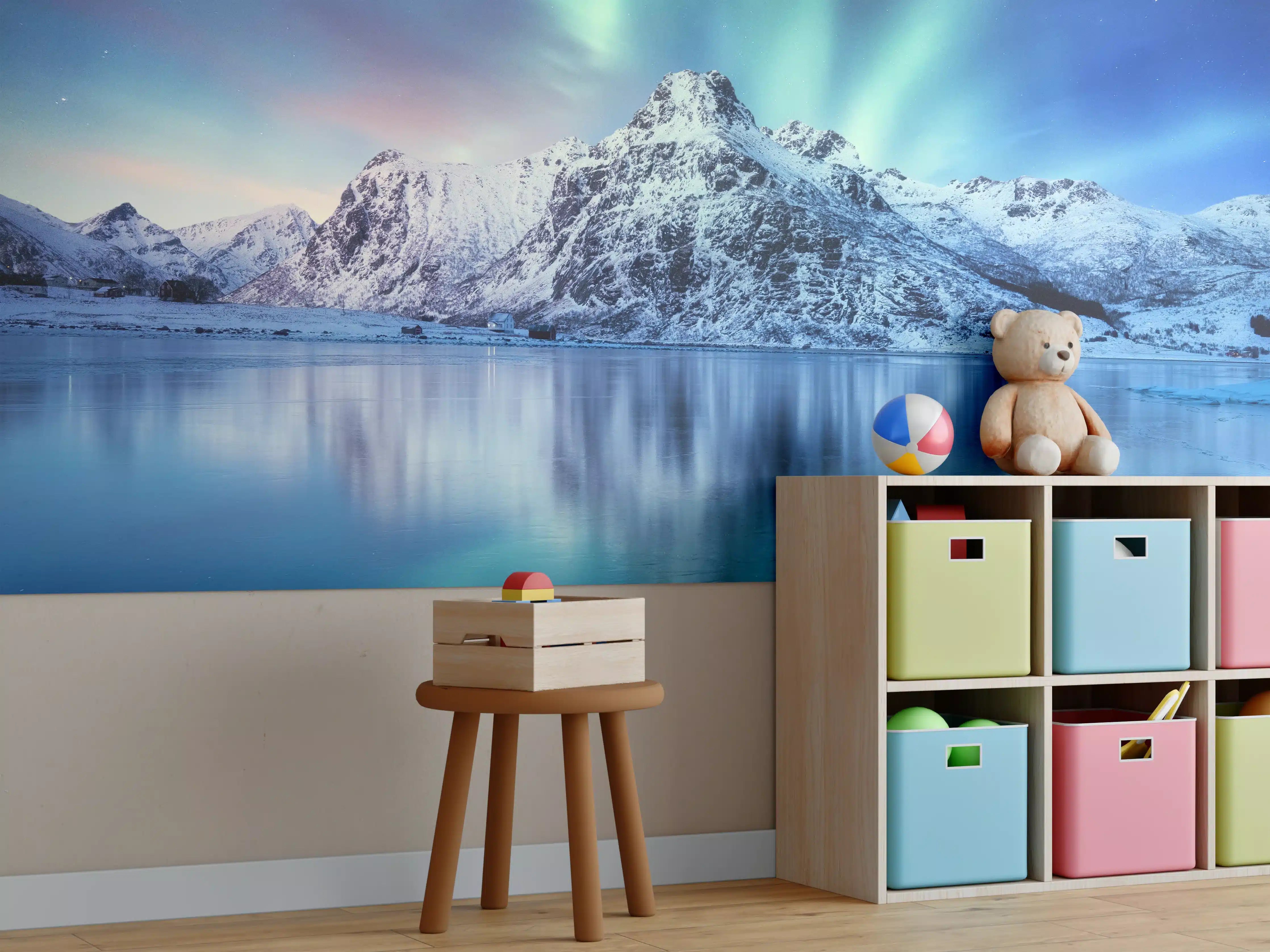 Kinderzimmer Wandgestaltung - Schöne Polarlichter über dem Berg