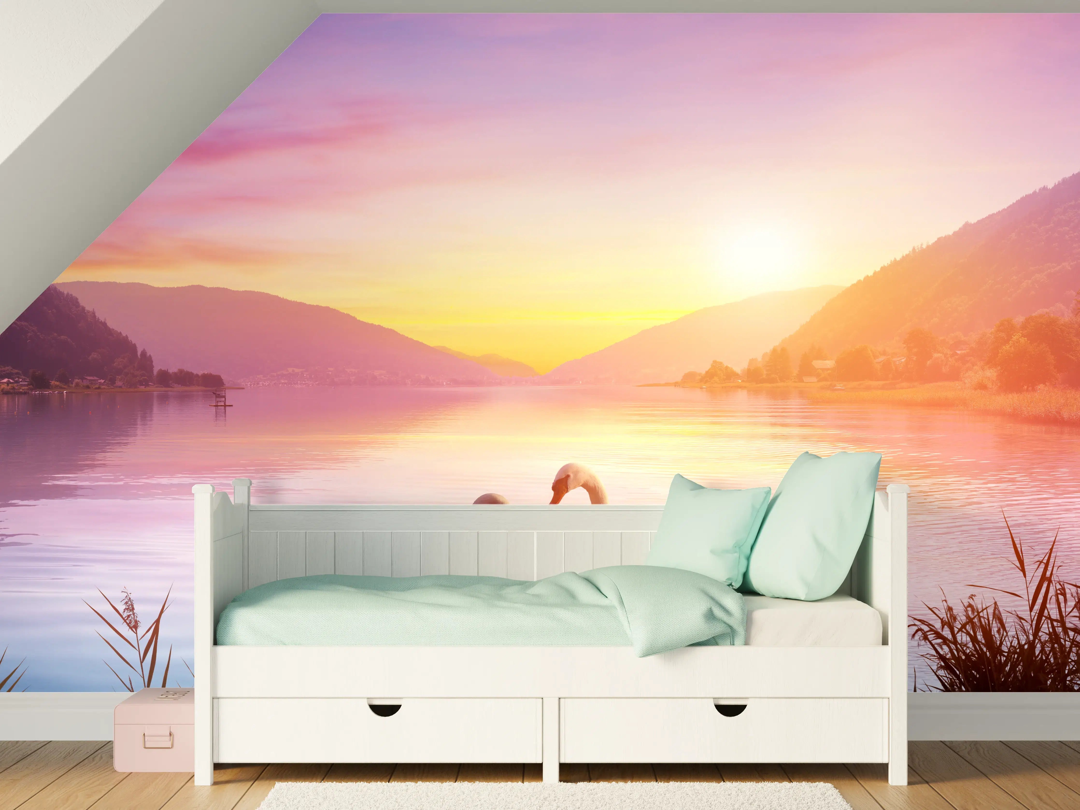 Kinderzimmer Wandgestaltung - Schwäne über dem See bei Sonnenaufgang - Ruhe und Romantik