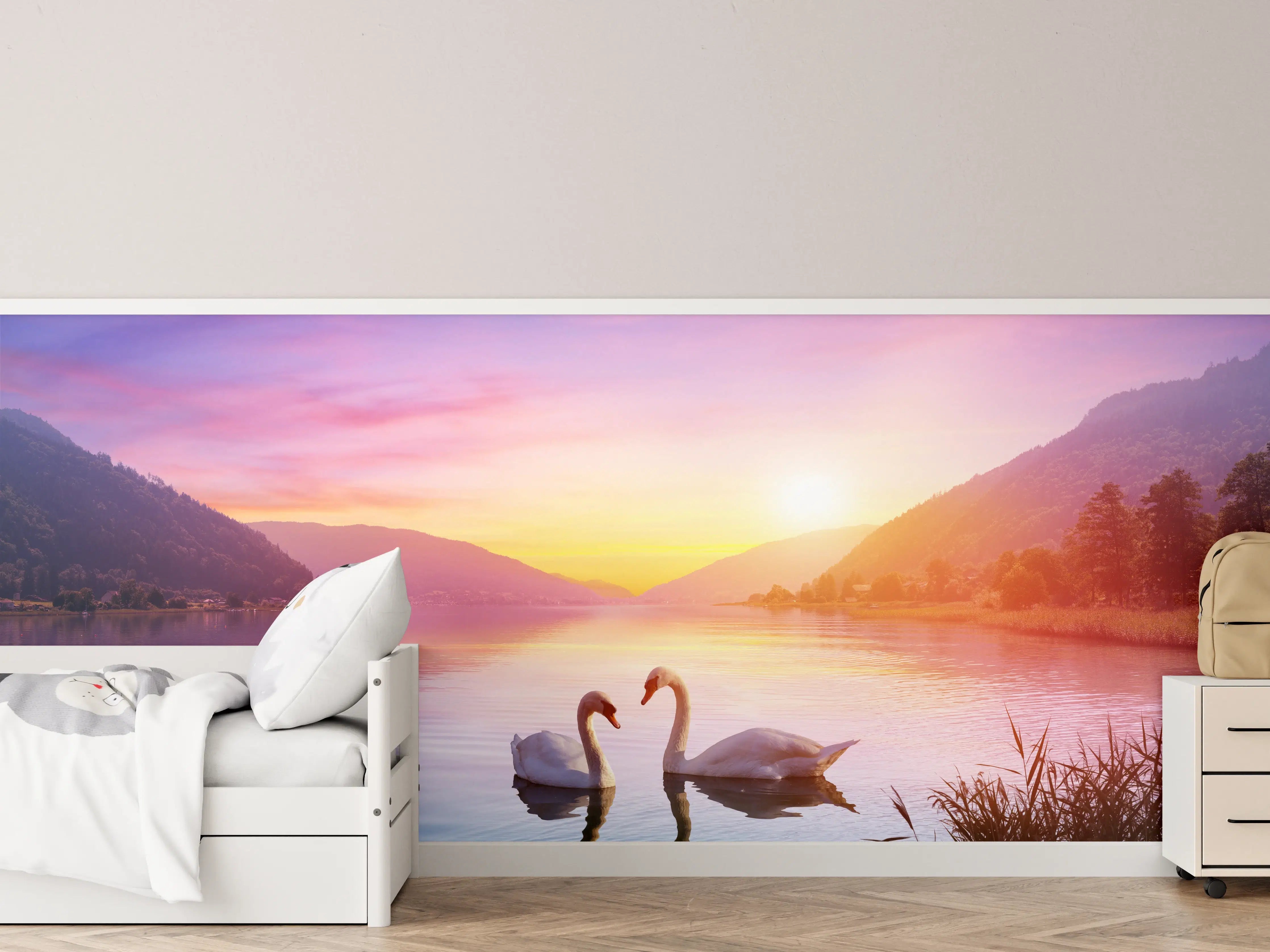 Kinderzimmer Wandgestaltung - Schwäne über dem See bei Sonnenaufgang - Ruhe und Romantik